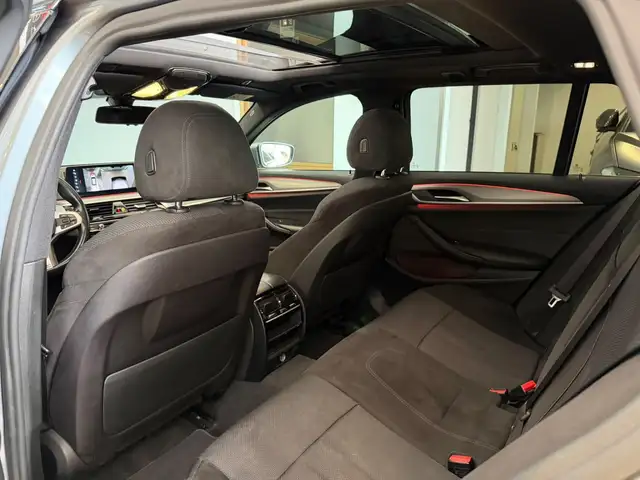 BMW 5 Series view 11