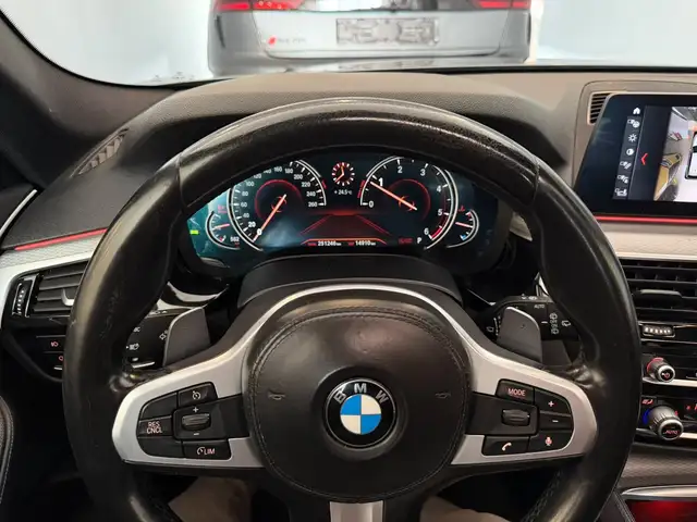 BMW 5 Series view 8