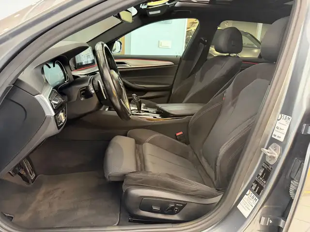 BMW 5 Series view 10