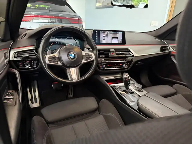 BMW 5 Series view 6