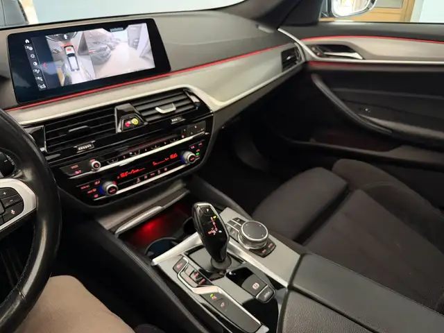 BMW 5 Series view 9