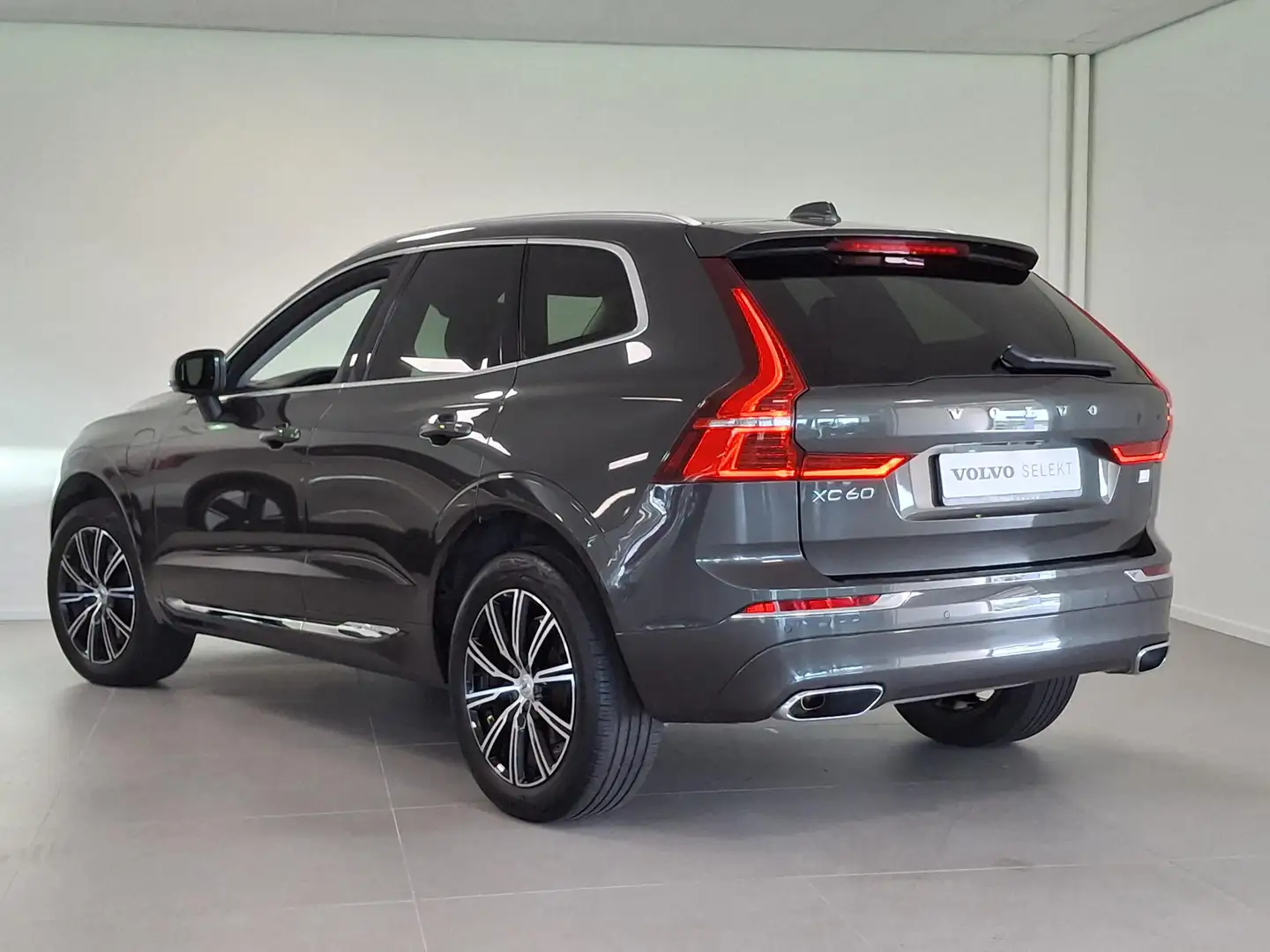Volvo XC60 2.0 Recharge T8 AWD Inscription| Trekh. semi Elekt Gris - 2