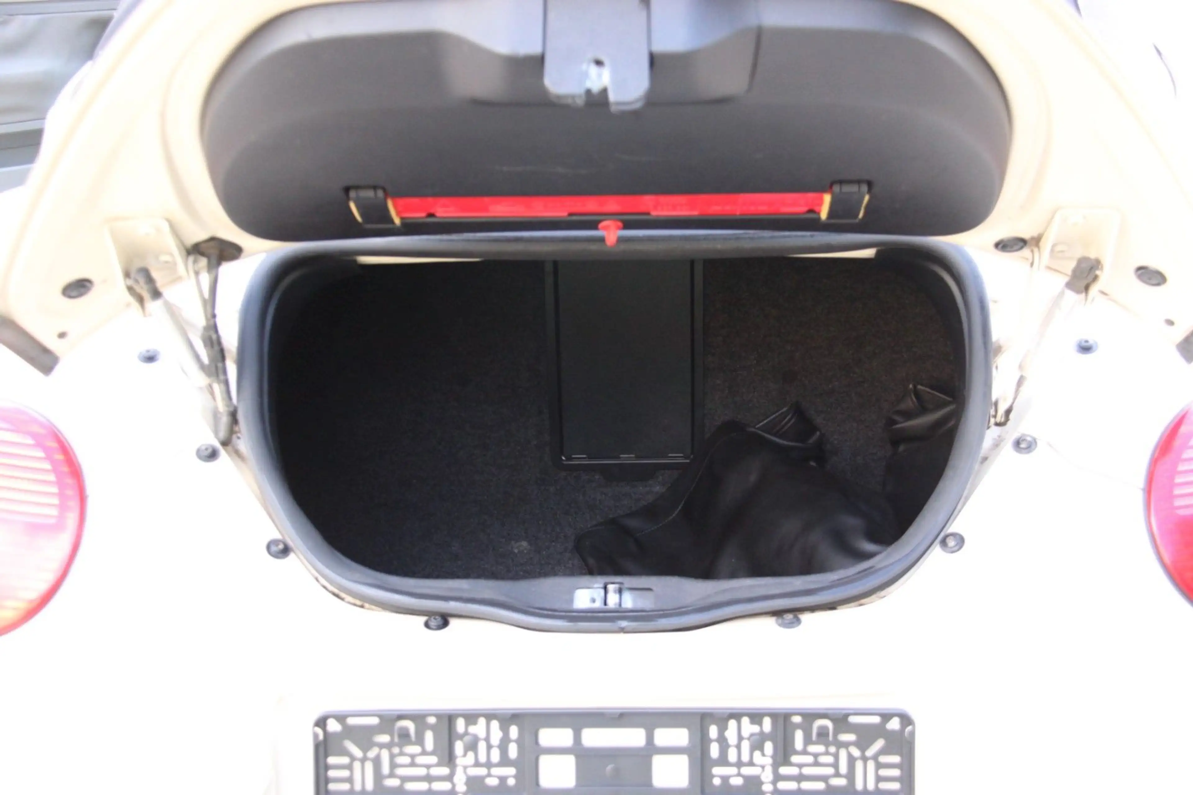 Volkswagen New Beetle 1.4 Cabriolet — photo 12