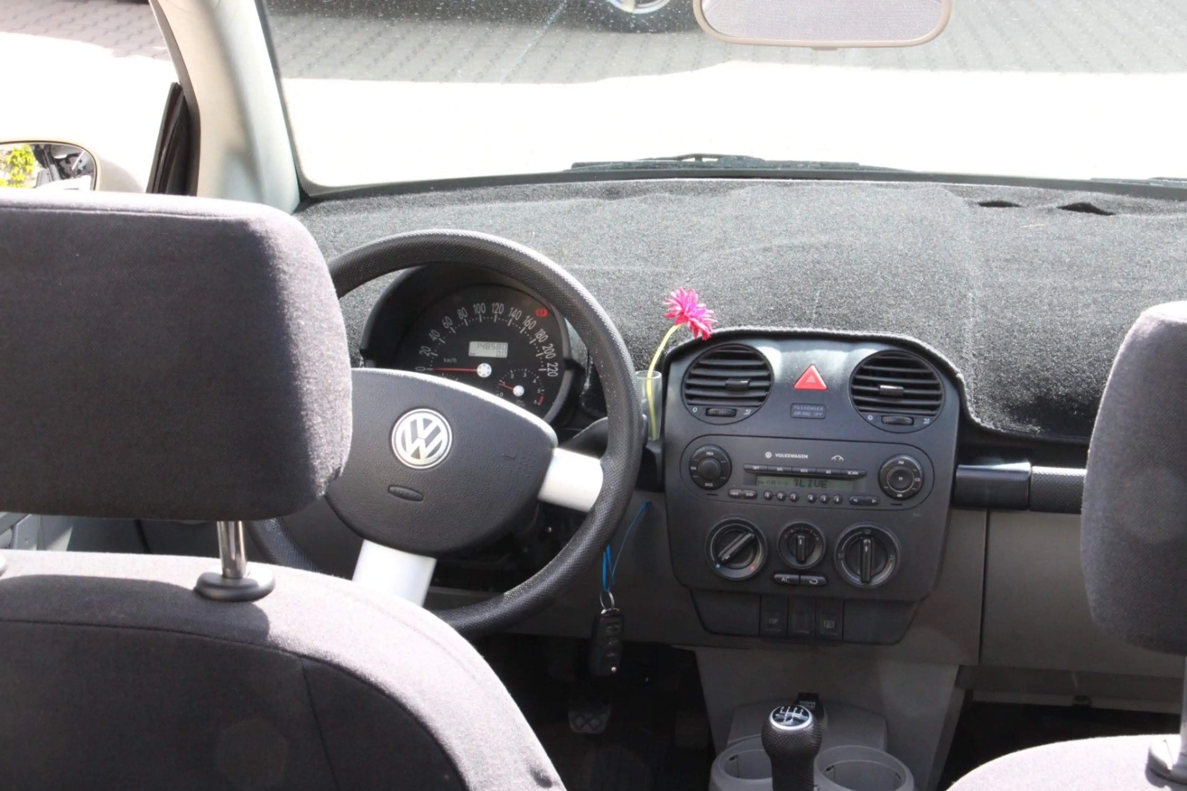 Volkswagen New Beetle 1.4 Cabriolet — photo 11