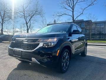 LX AWD | HEATED SEATS | BLIND SPOT DETECTION | AND