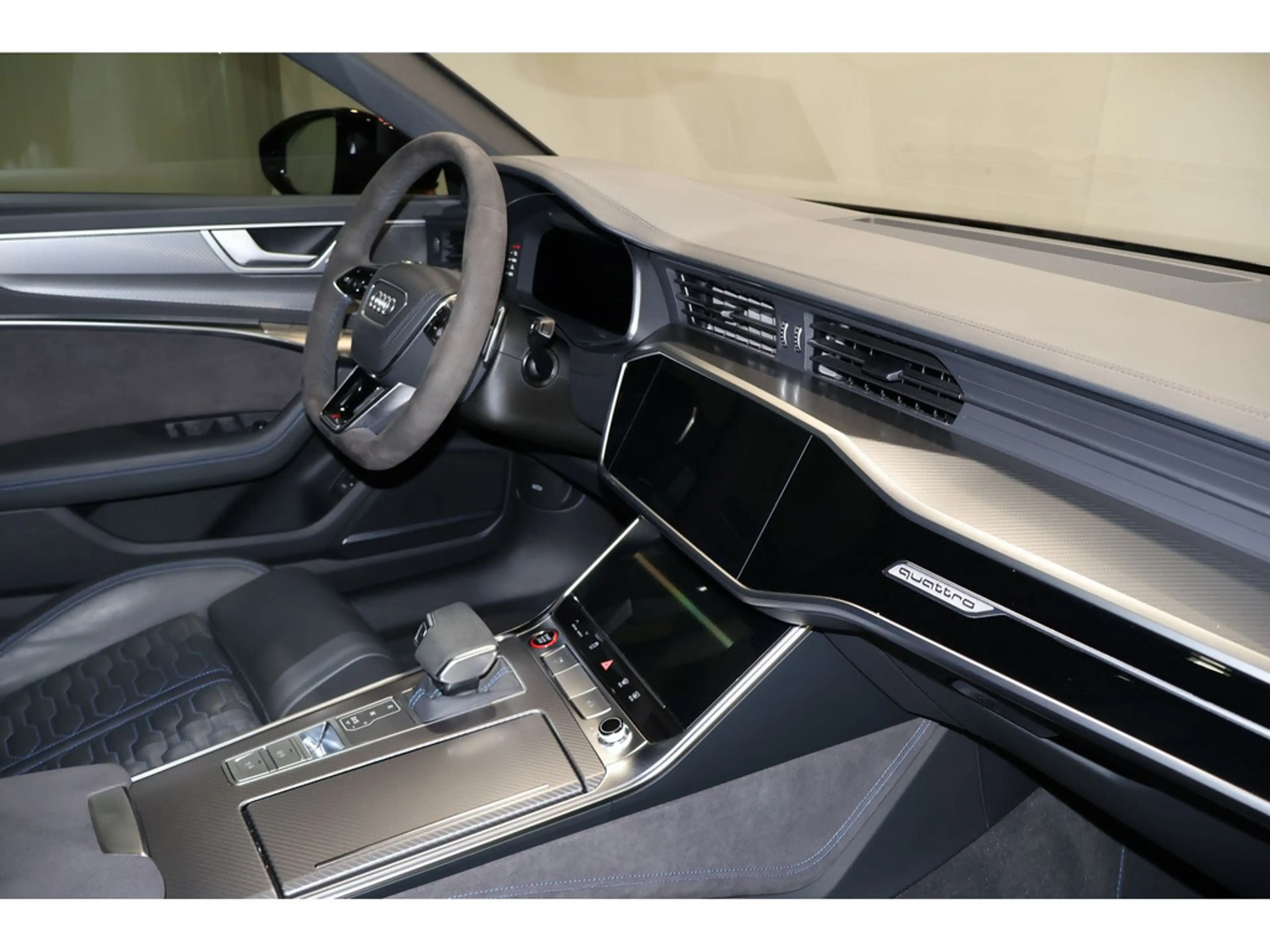 Audi RS6 — photo 15