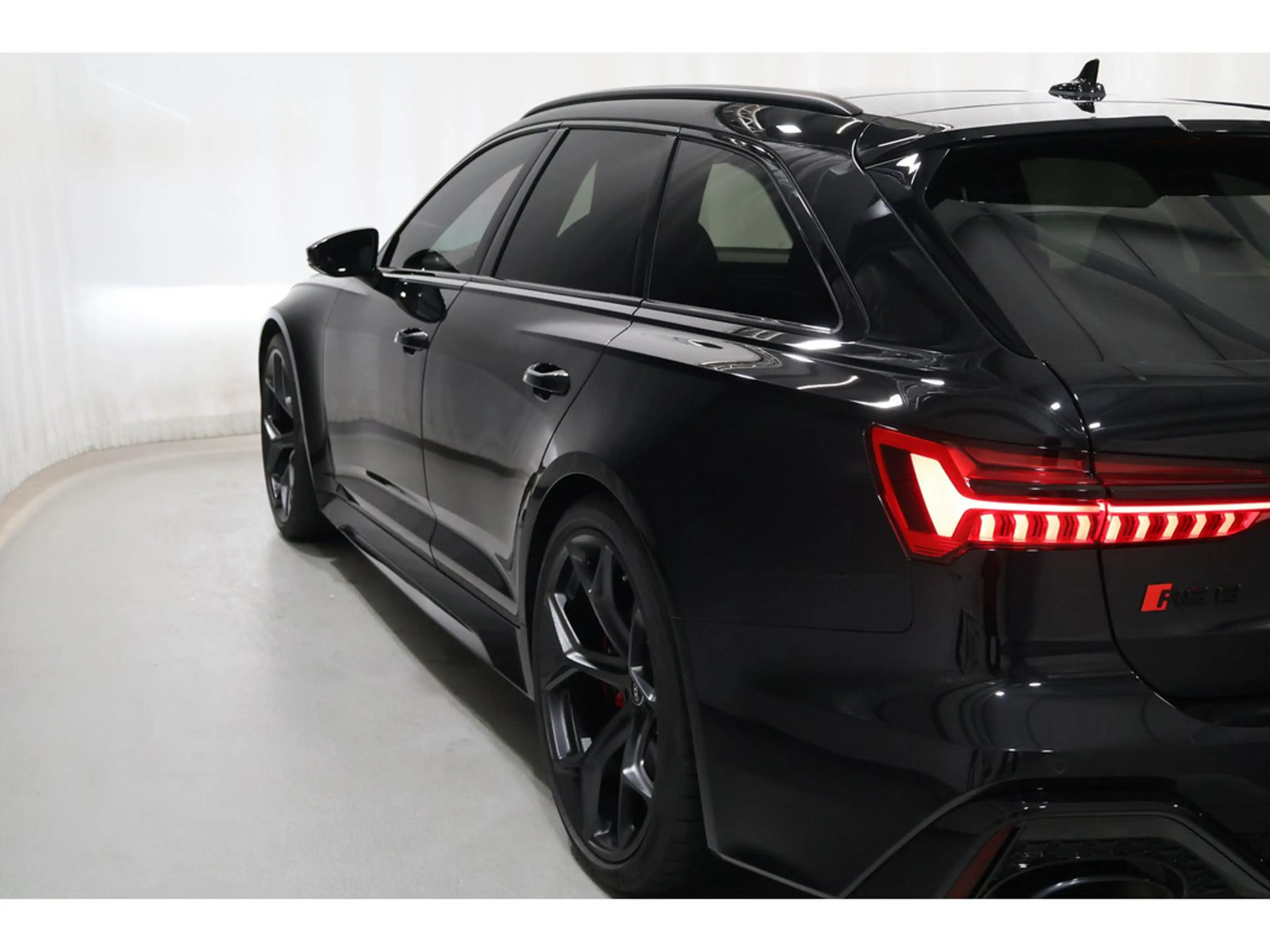Audi RS6 — photo 14