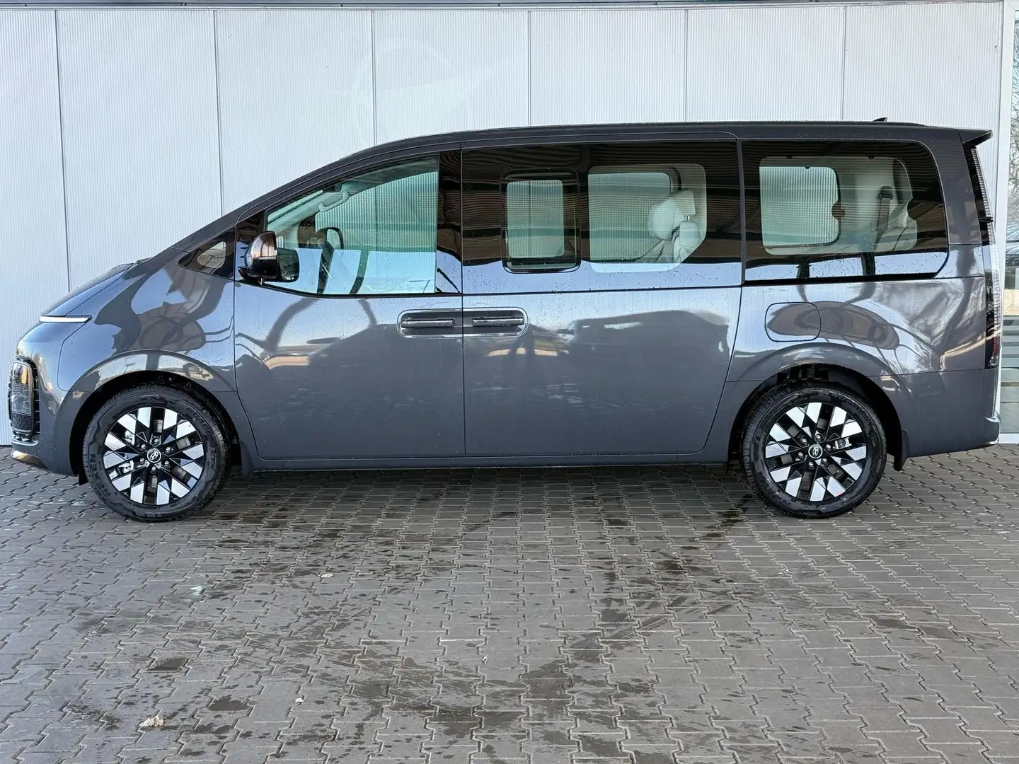 Hyundai STARIA Luxury 1.6 T-GDi HEV 2WD 7-Sitze 165 kW (224 PS... Gris - 2