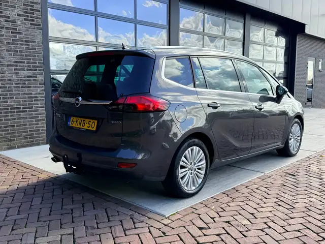 Opel Zafira Tourer view 2