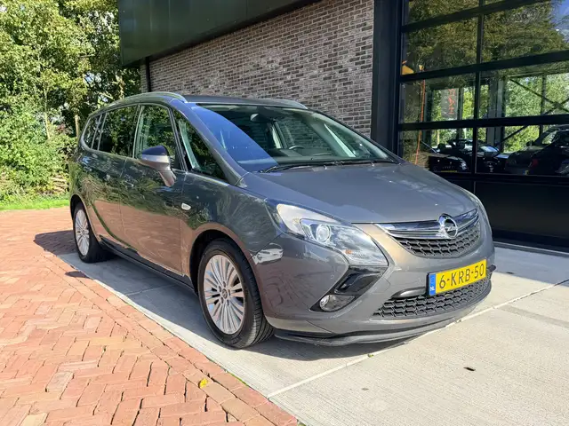 Opel Zafira Tourer view 5