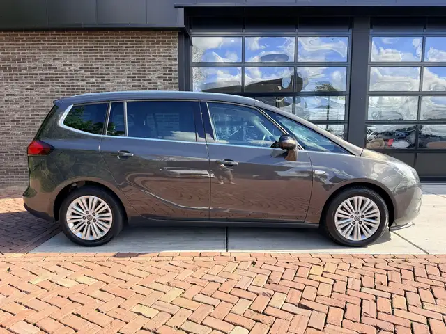 Opel Zafira Tourer view 6