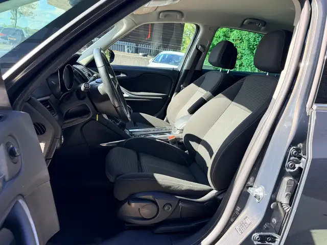 Opel Zafira Tourer view 4