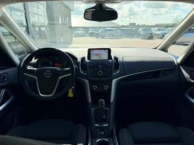 Opel Zafira Tourer view 3