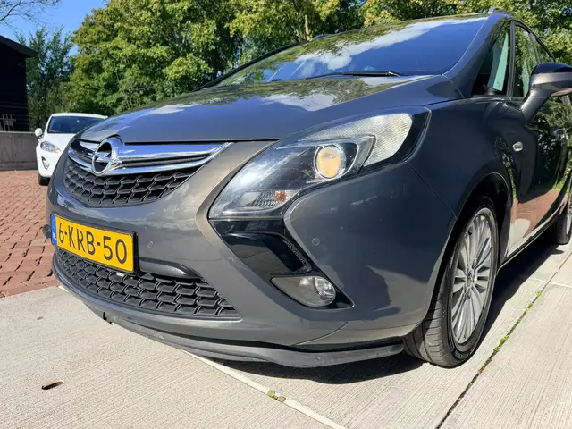 Opel Zafira Tourer view 10