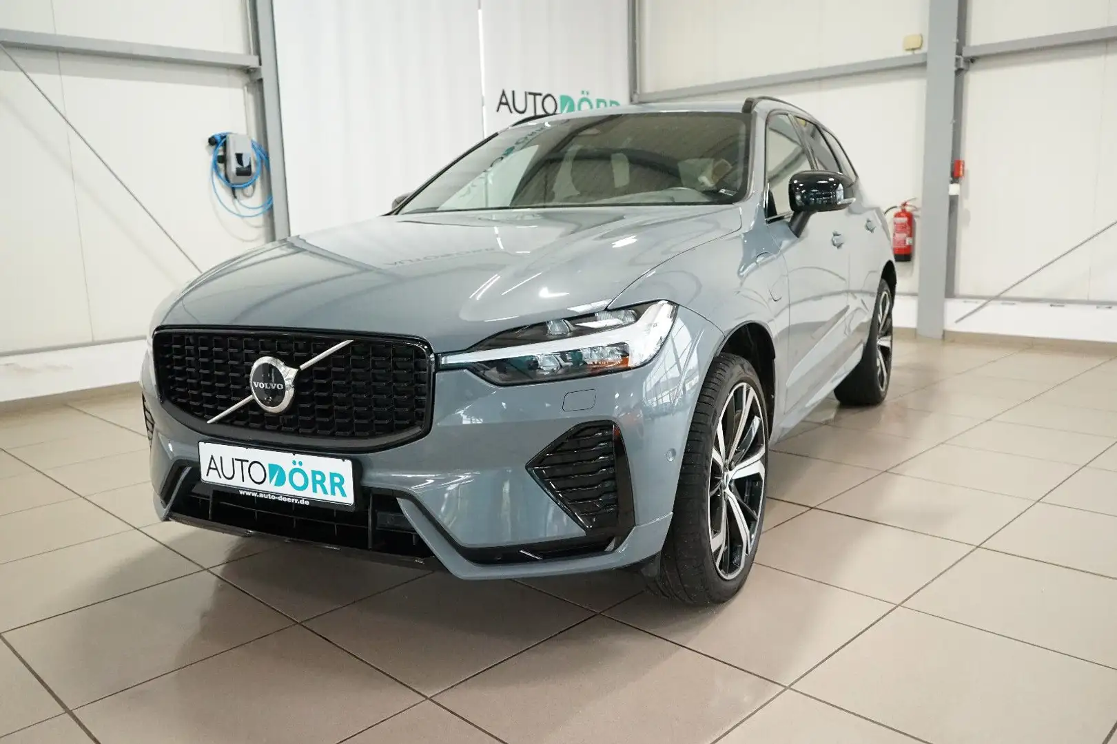 Volvo XC60 T6 Ultimate Dark Recharg Plug-In Hybrid AWD Grau - 1