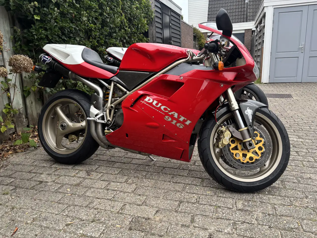 Ducati 916