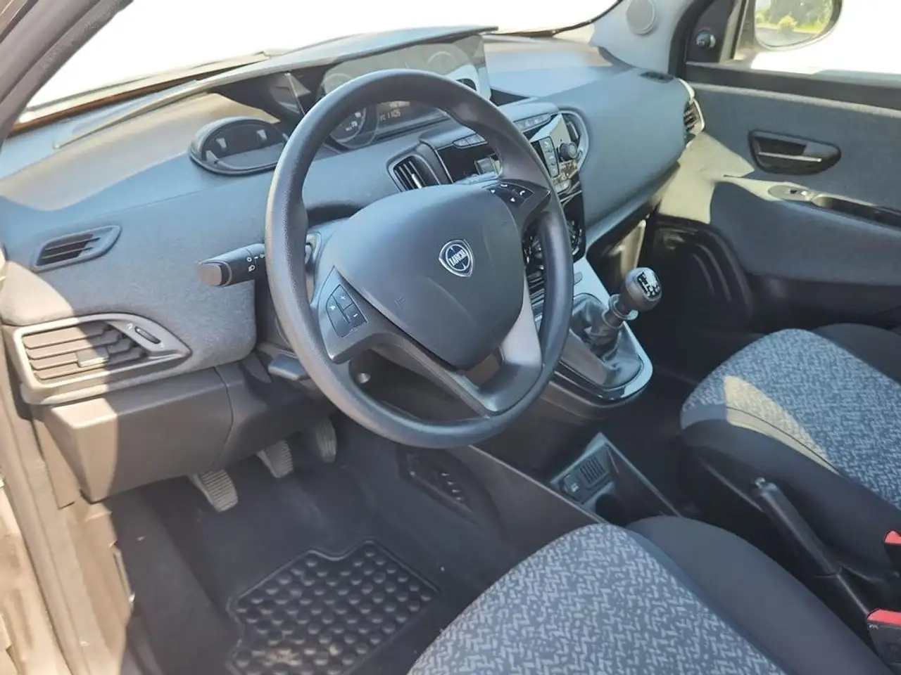 Lancia Ypsilon 2022 — фото 6