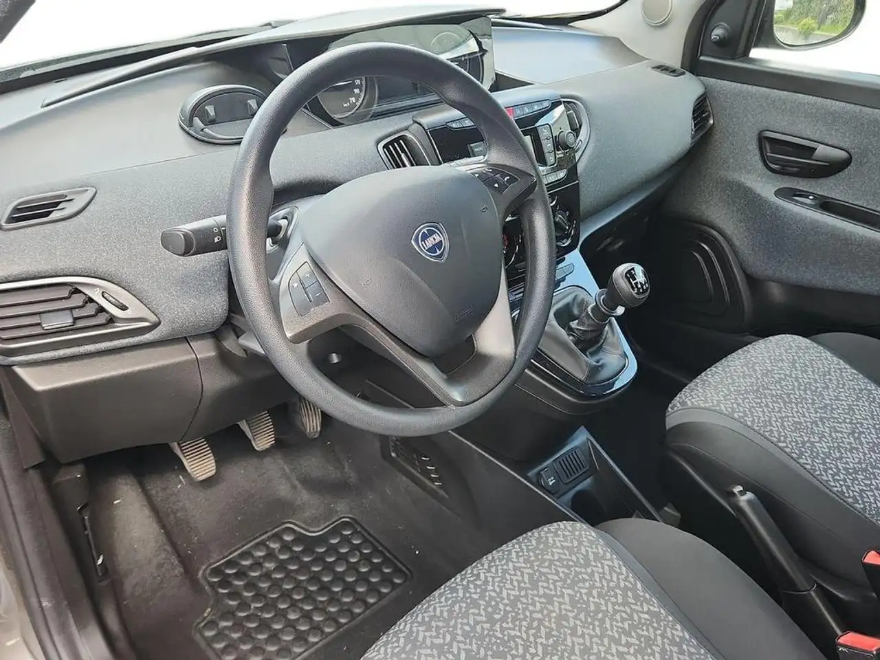 Lancia Ypsilon 2022 — фото 7