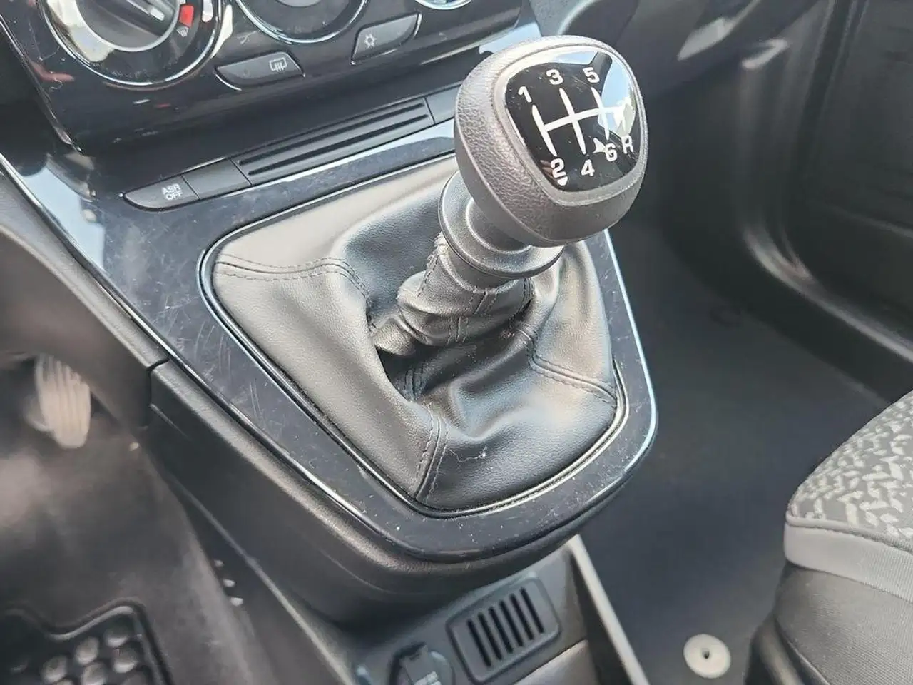Lancia Ypsilon 2022 — фото 15