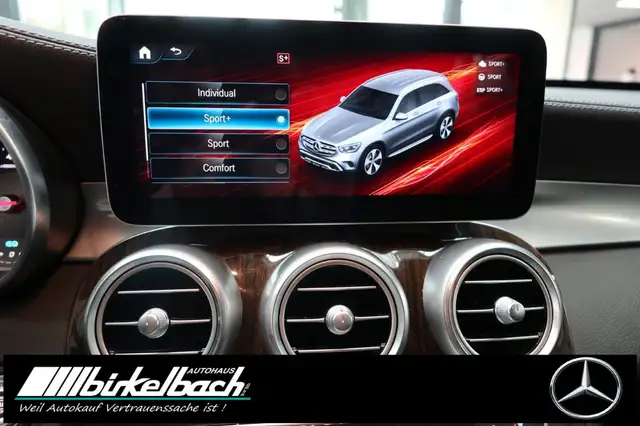 Mercedes-Benz GLC view 9