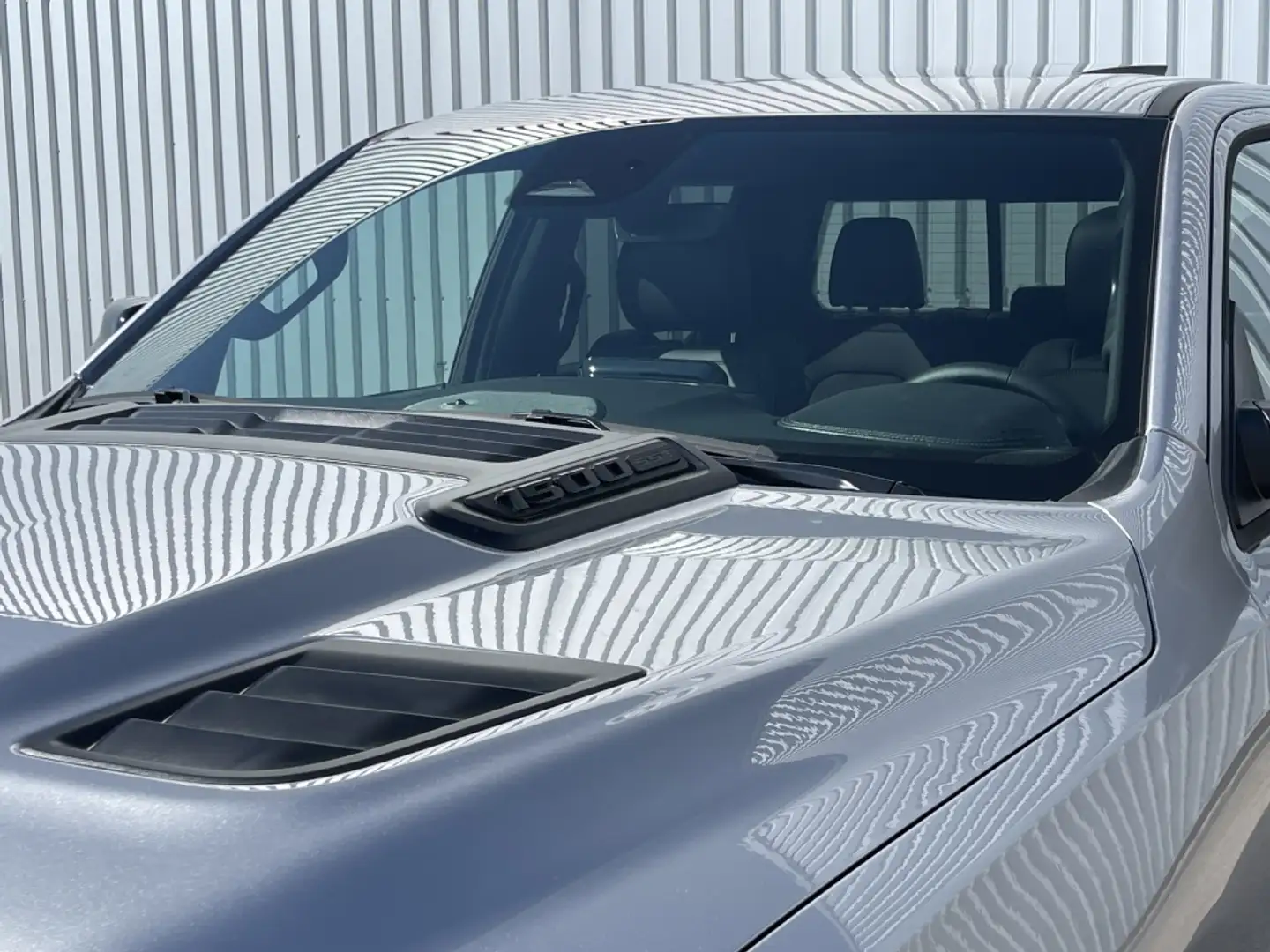 Dodge RAM 1500 MY2025 BPM VRIJ Sport Night 4x4 Crew Cab Zilver - 2