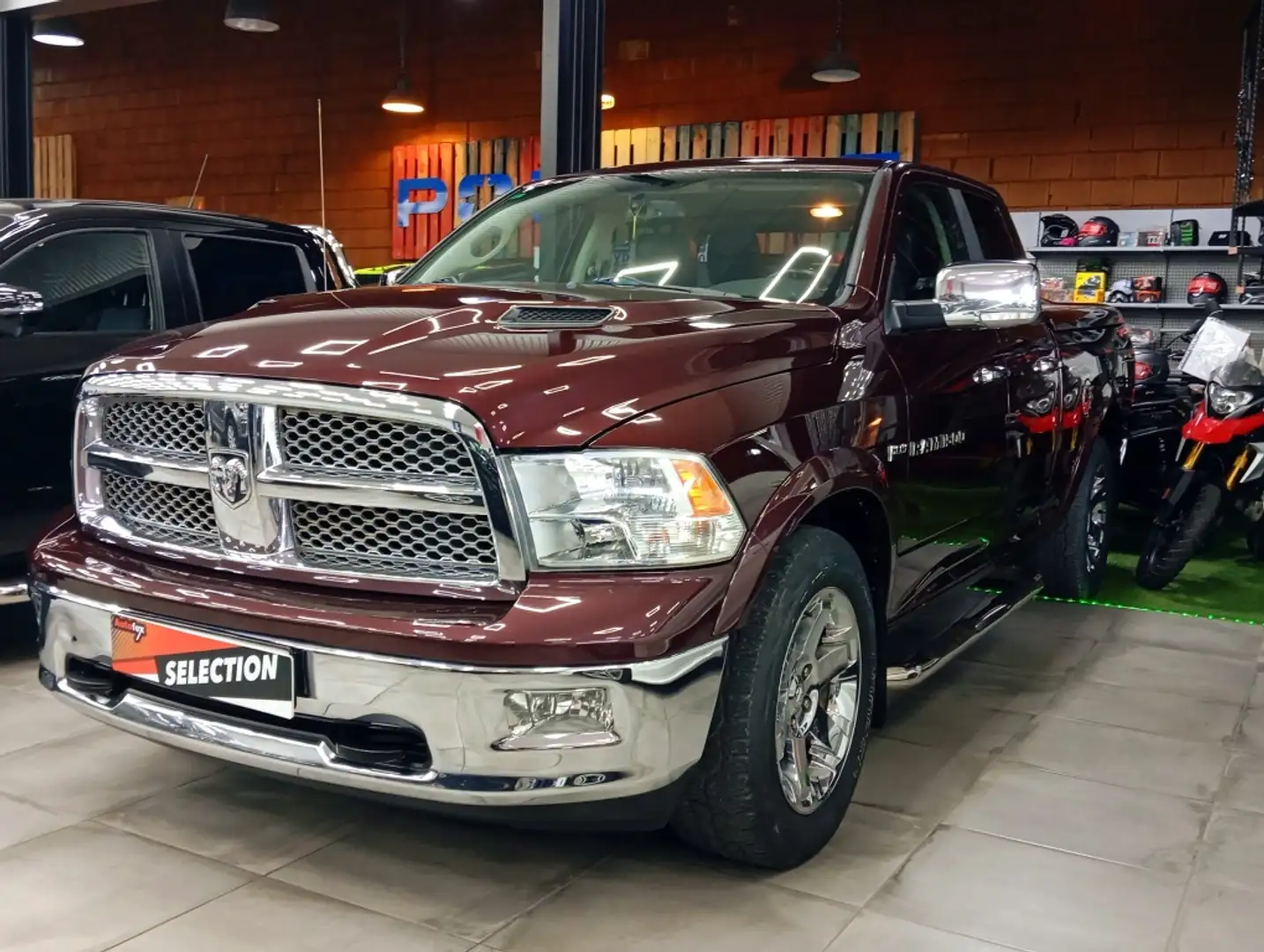 Dodge RAM 5.7L V8 Laramie AWD Mauve - 1