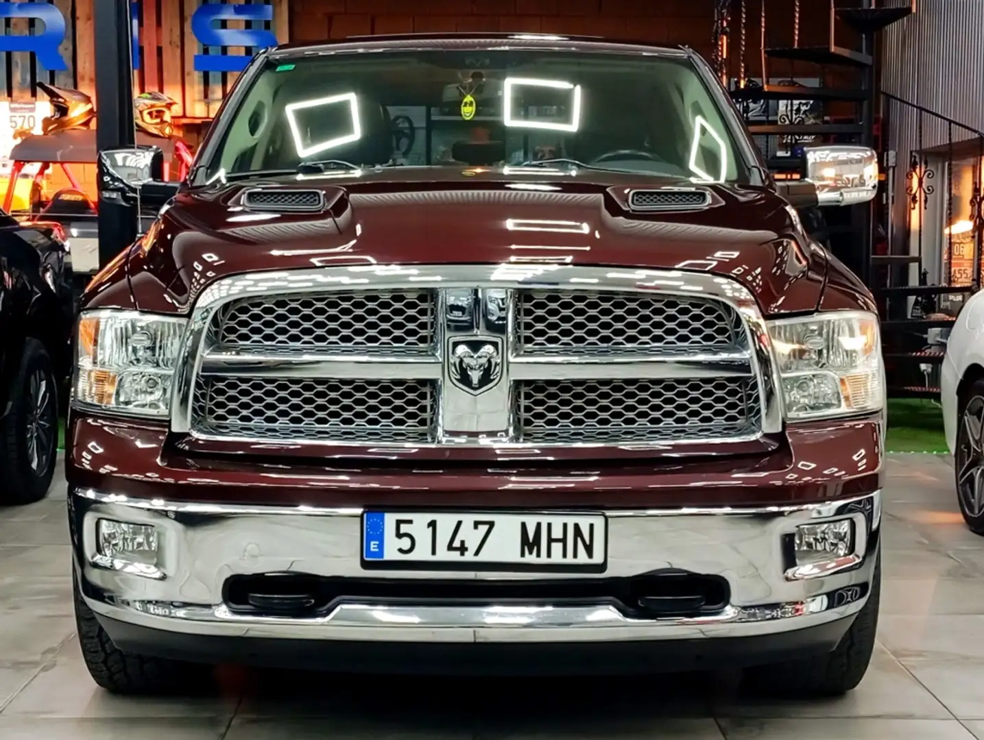 Dodge RAM 5.7L V8 Laramie AWD Mauve - 2