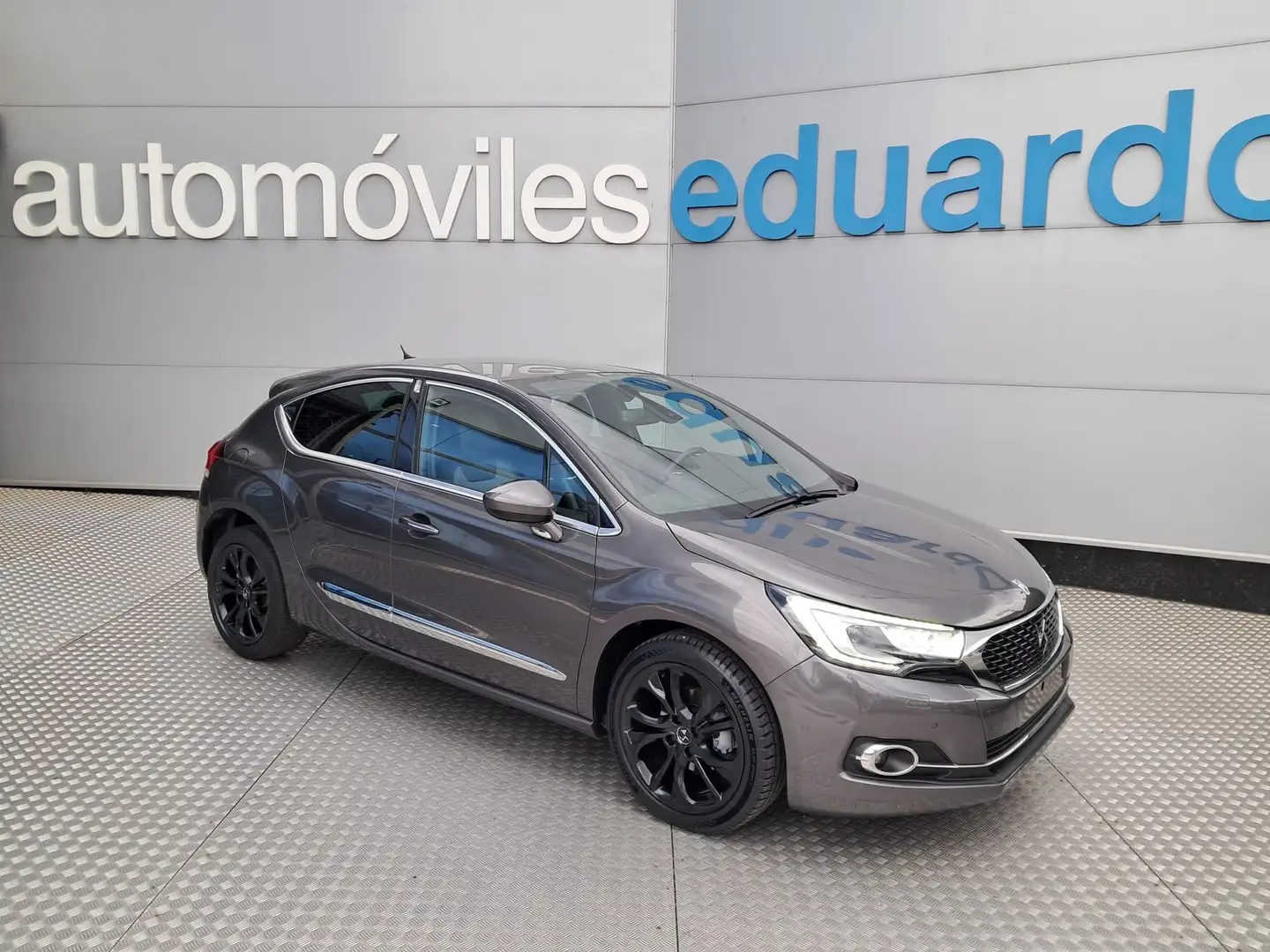 DS Automobiles DS 4 1.2 PureTech S&S Style 130 Gris - 1