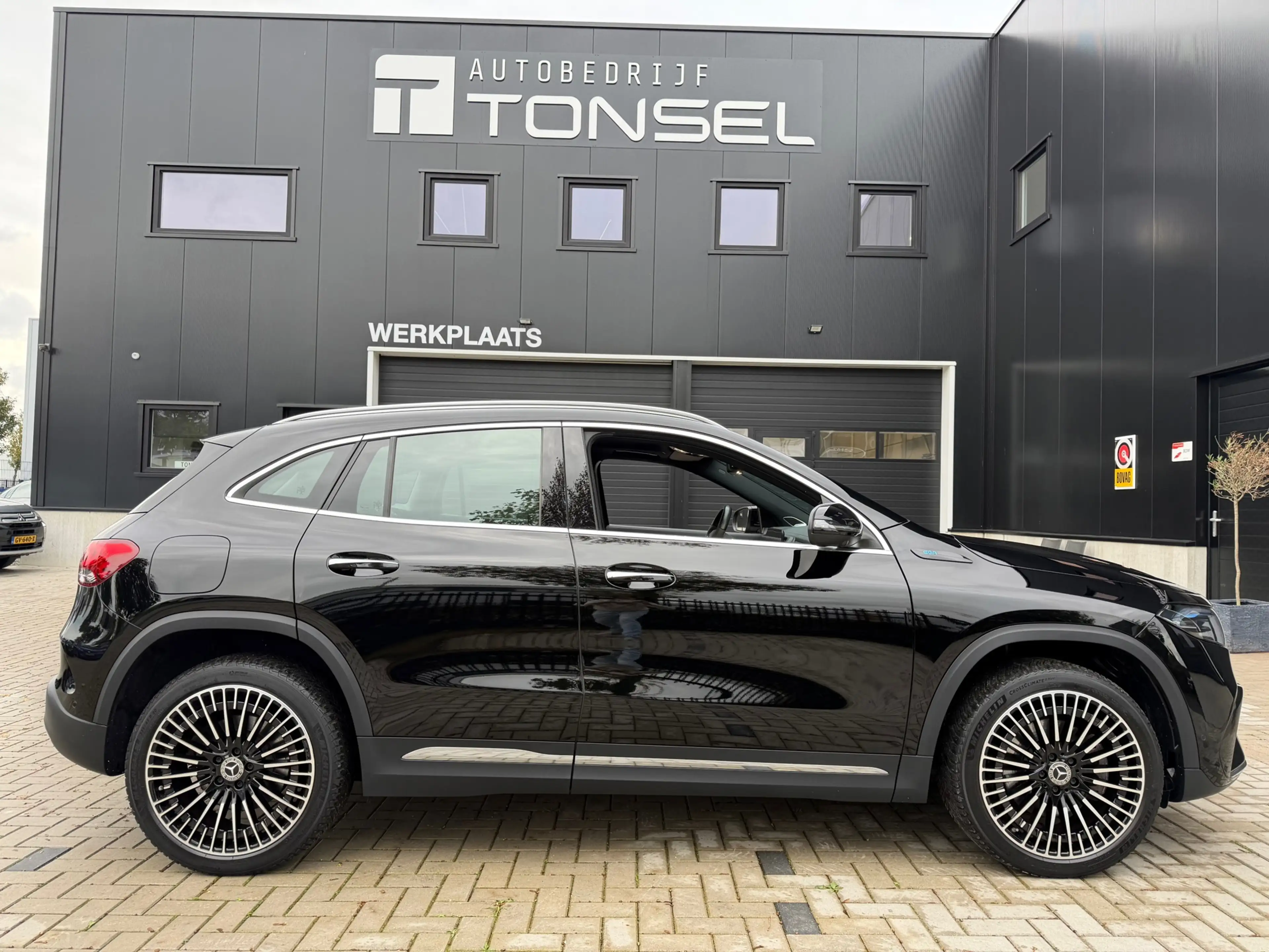 Mercedes-Benz EQA 250 AMG 67 kWh / Pano / Memory / Burmeister / Leer / A — photo 8