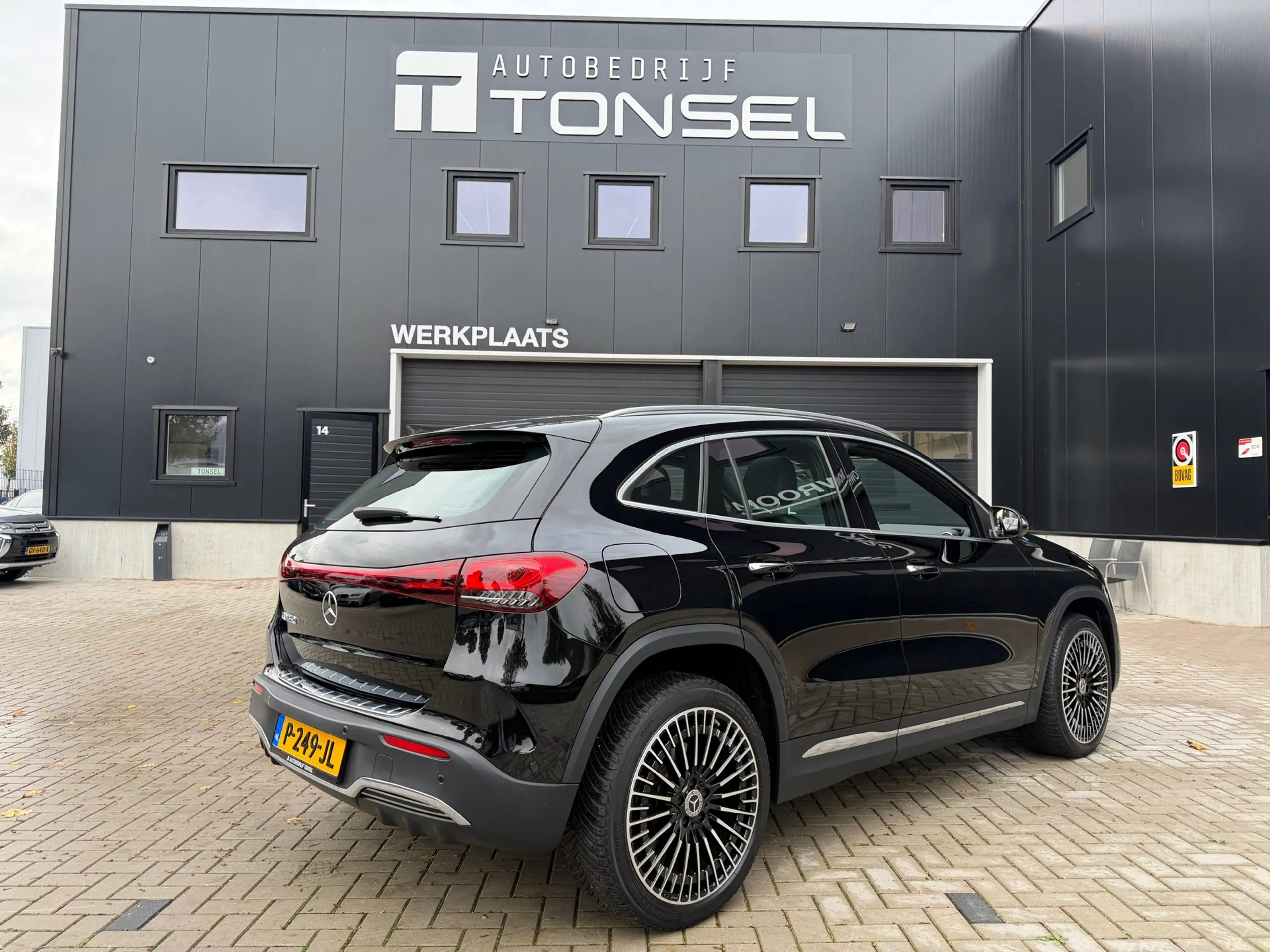 Mercedes-Benz EQA 250 AMG 67 kWh / Pano / Memory / Burmeister / Leer / A — photo 9