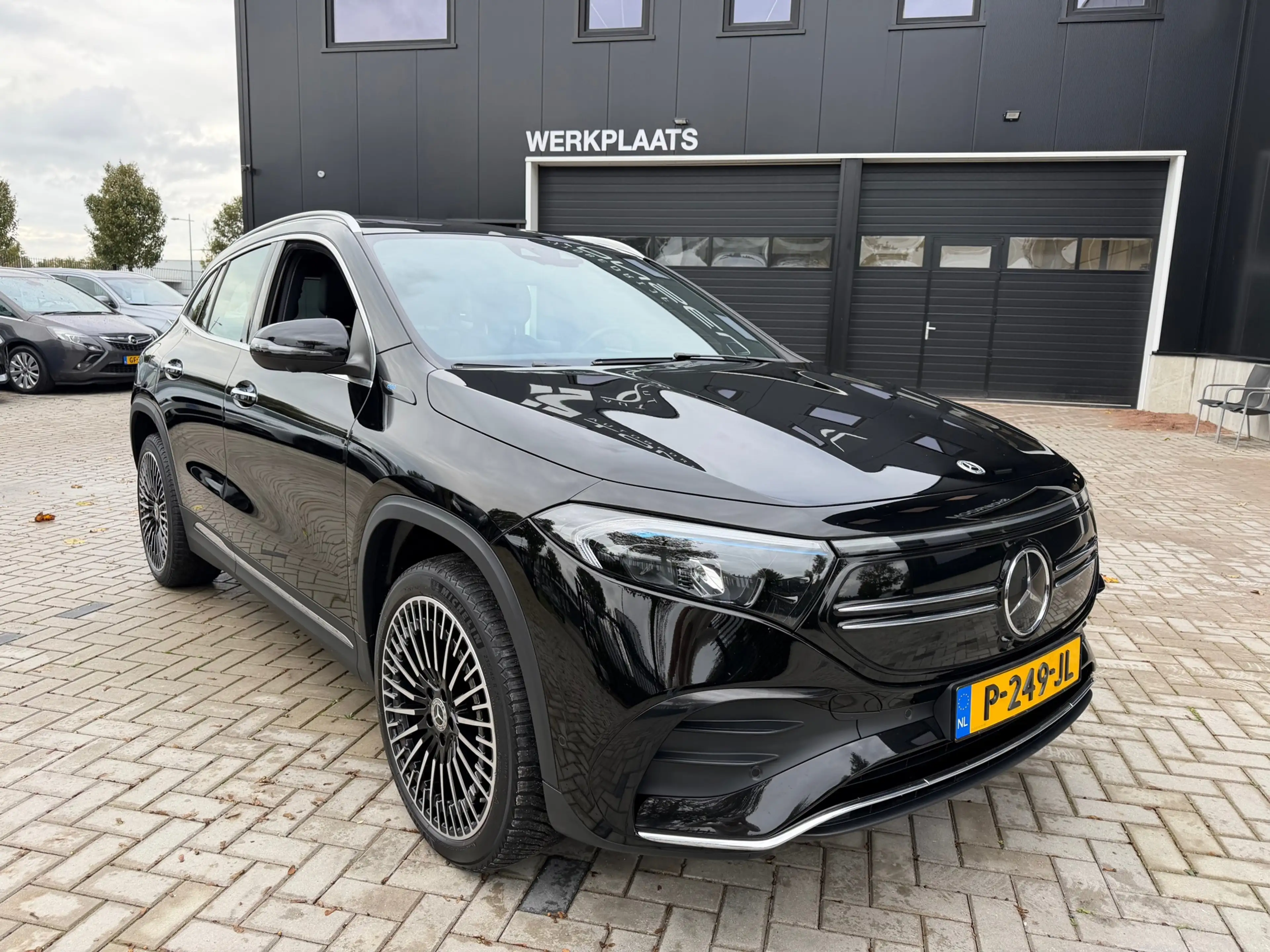 Mercedes-Benz EQA 250 AMG 67 kWh / Pano / Memory / Burmeister / Leer / A — photo 5