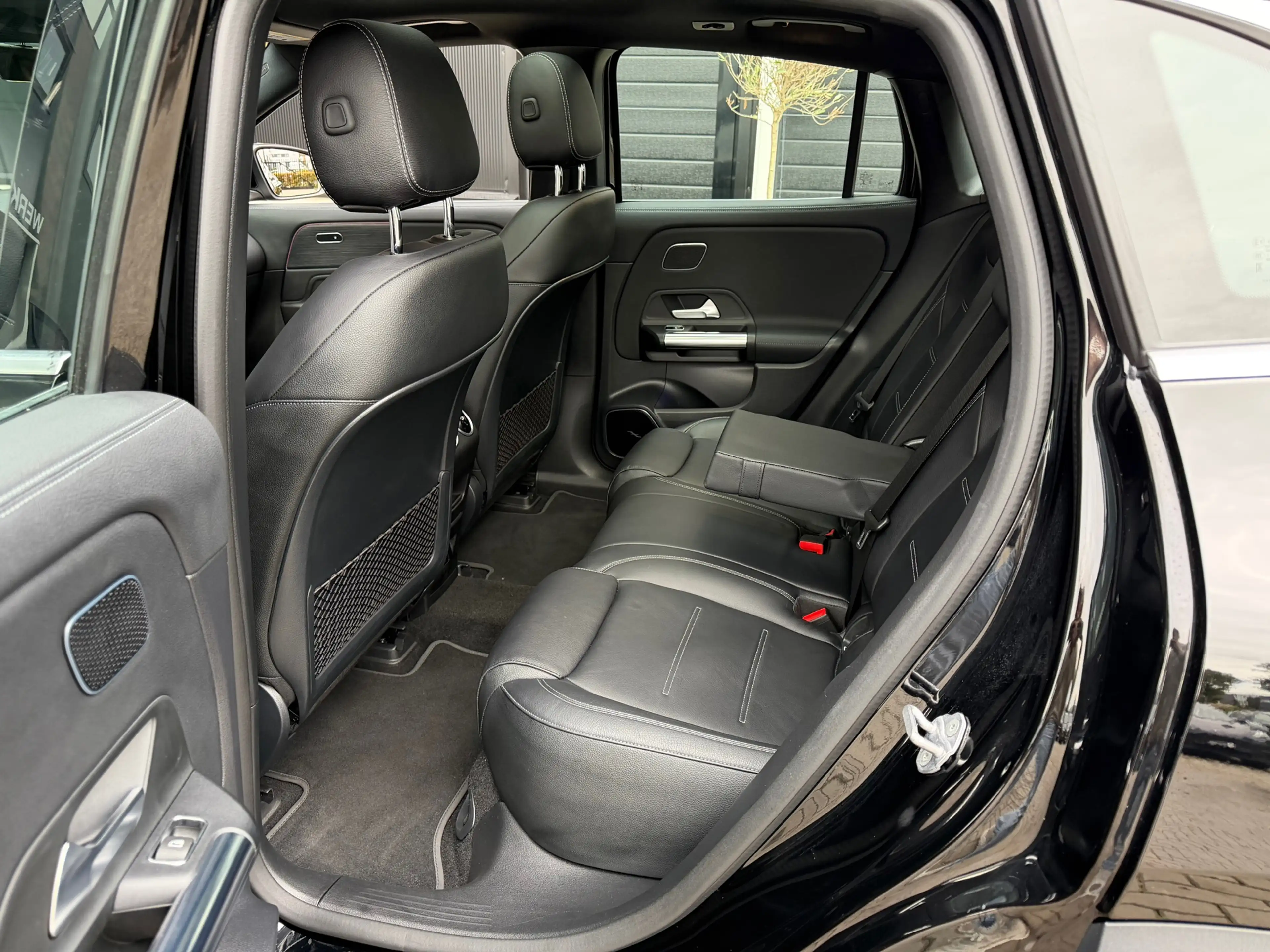 Mercedes-Benz EQA 250 AMG 67 kWh / Pano / Memory / Burmeister / Leer / A — photo 12