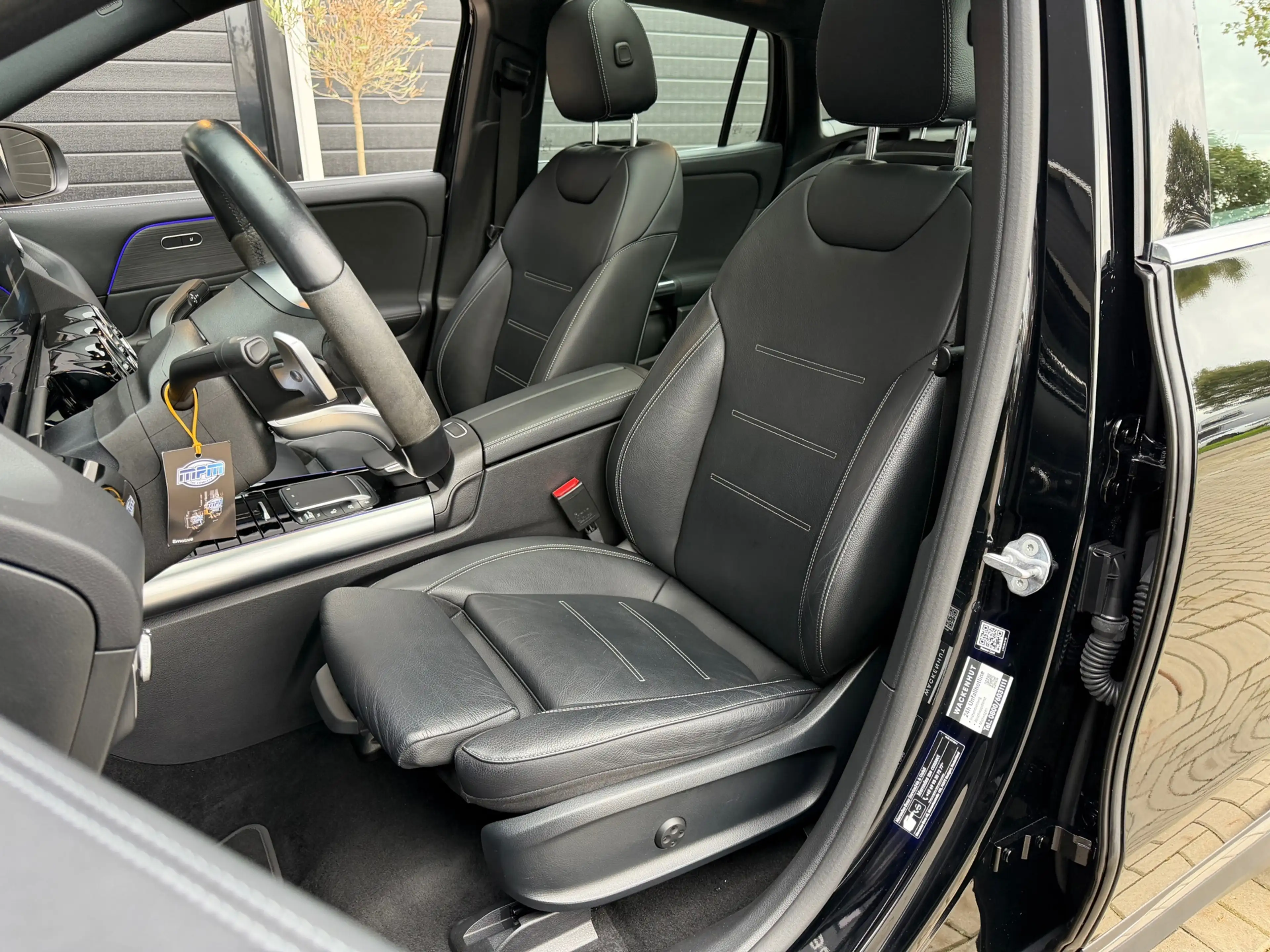 Mercedes-Benz EQA 250 AMG 67 kWh / Pano / Memory / Burmeister / Leer / A — photo 14