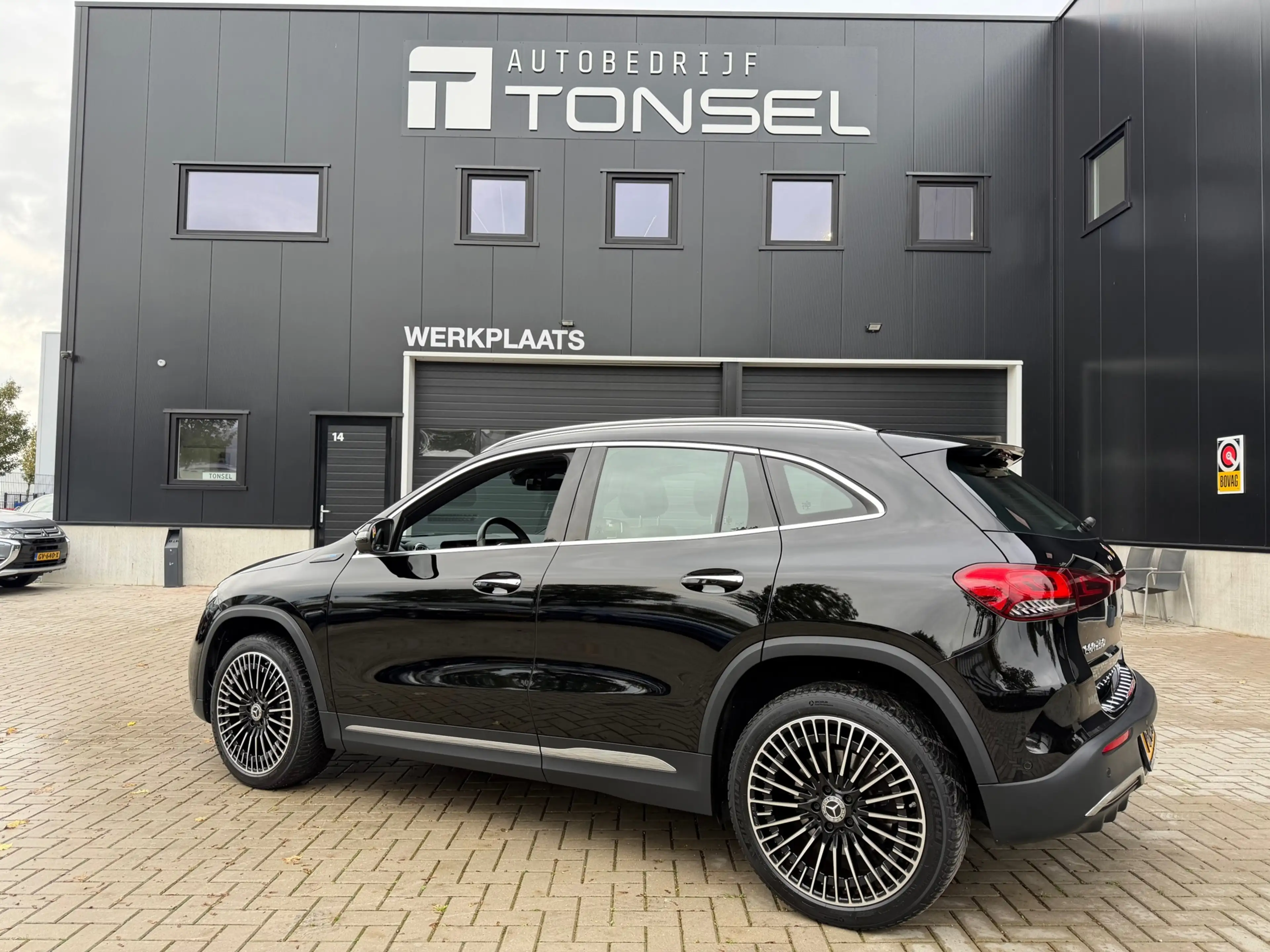 Mercedes-Benz EQA 250 AMG 67 kWh / Pano / Memory / Burmeister / Leer / A — photo 3