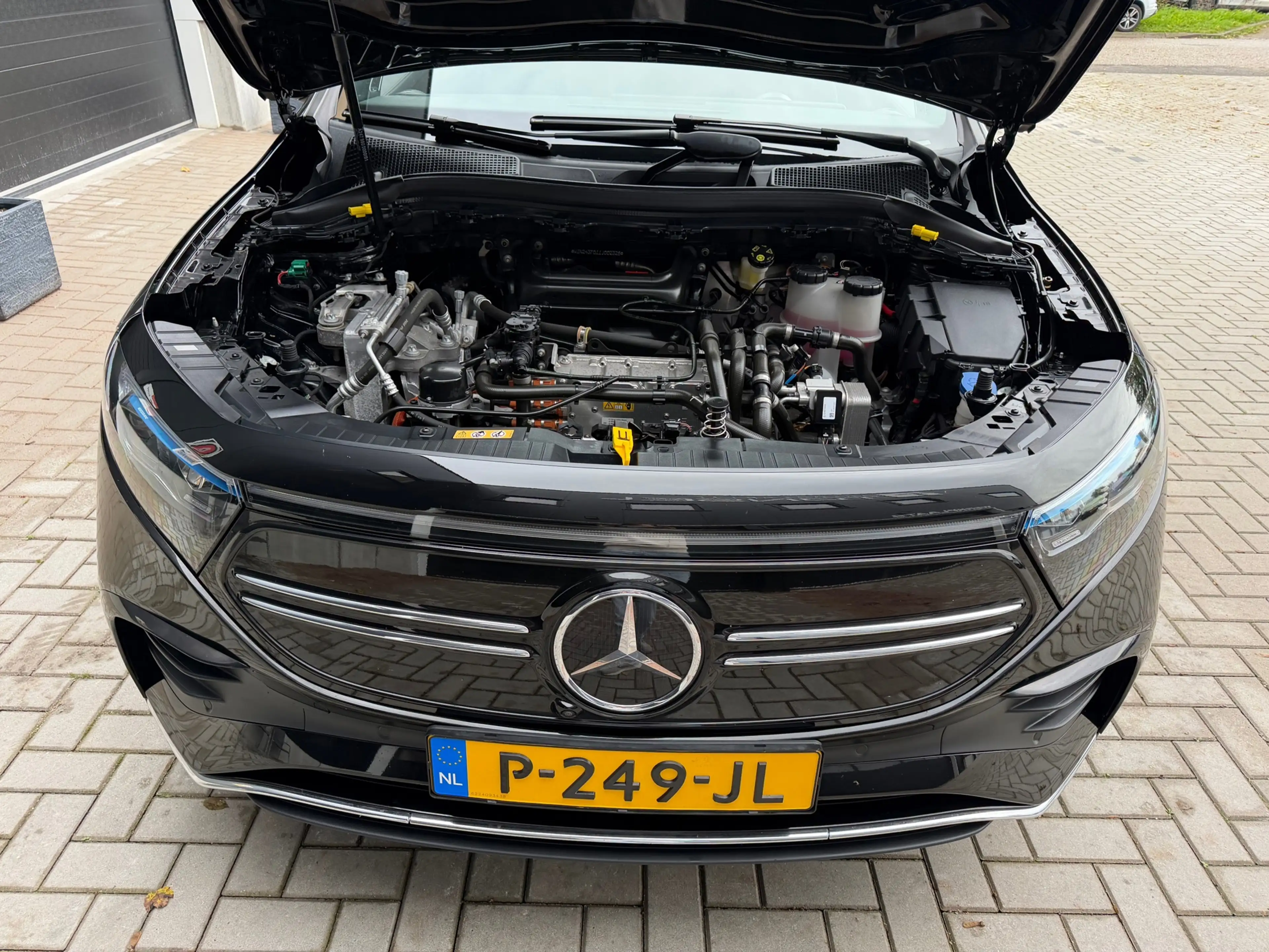 Mercedes-Benz EQA 250 AMG 67 kWh / Pano / Memory / Burmeister / Leer / A — photo 22