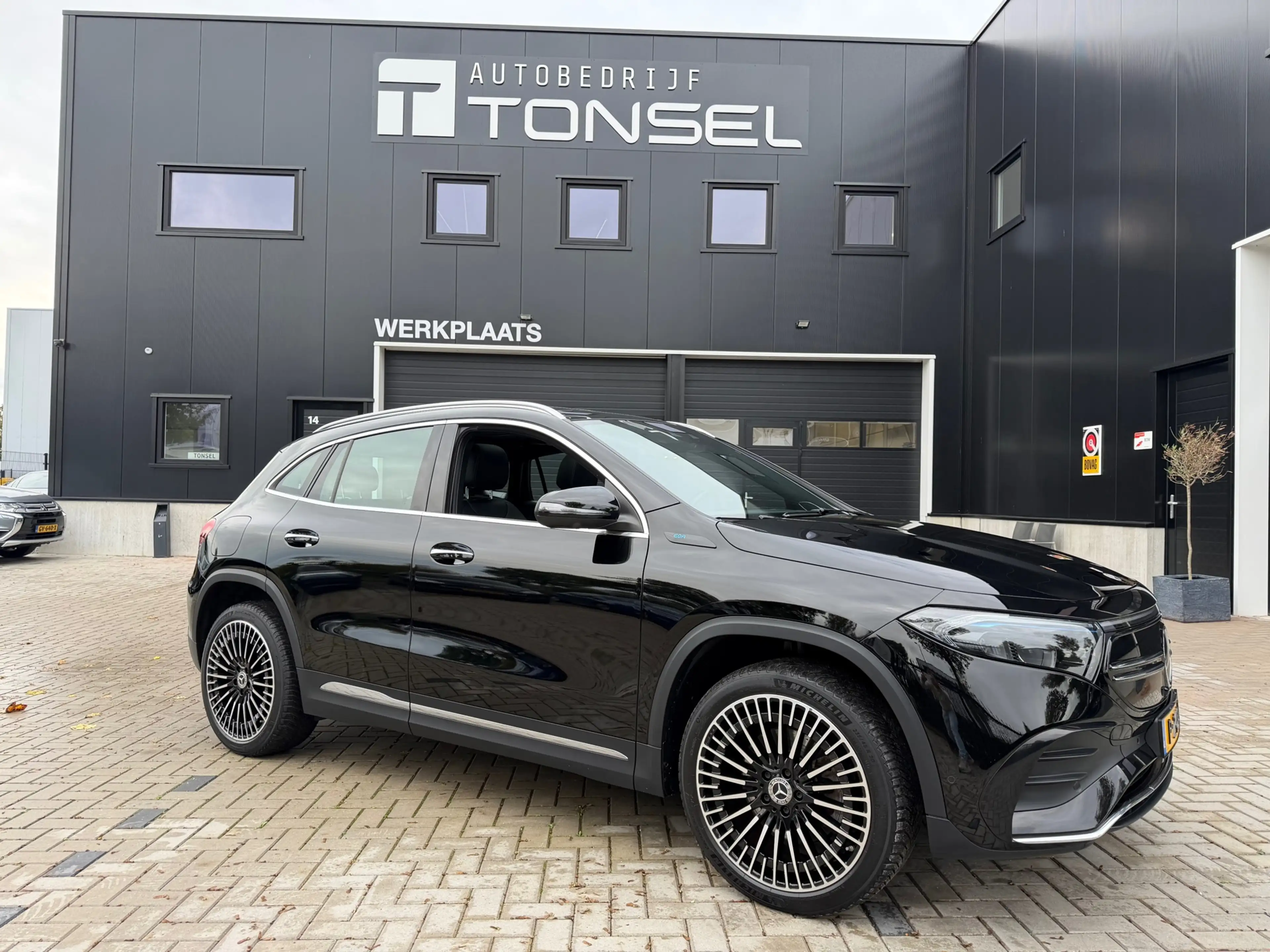 Mercedes-Benz EQA 250 AMG 67 kWh / Pano / Memory / Burmeister / Leer / A — photo 7