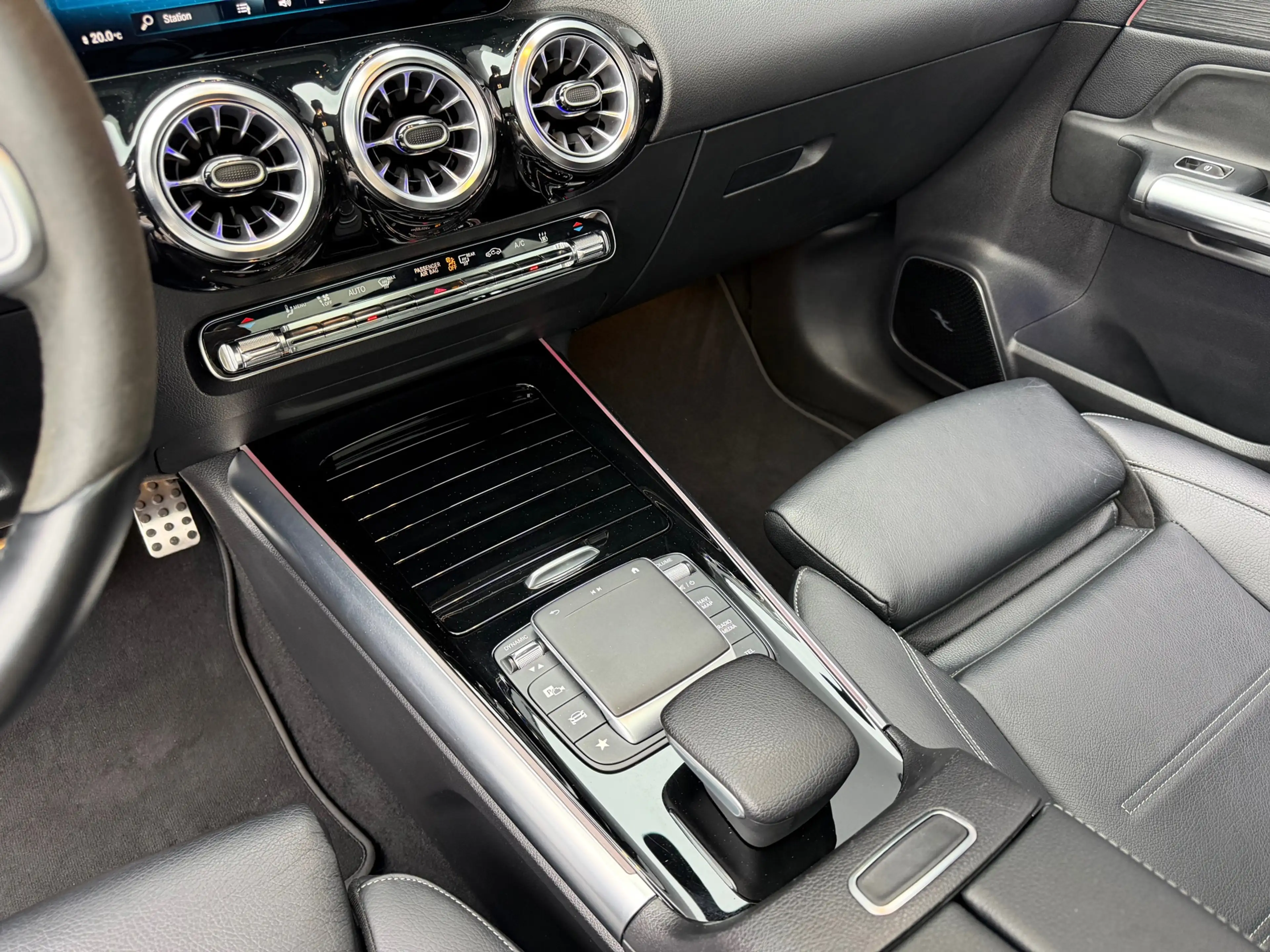 Mercedes-Benz EQA 250 AMG 67 kWh / Pano / Memory / Burmeister / Leer / A — photo 19
