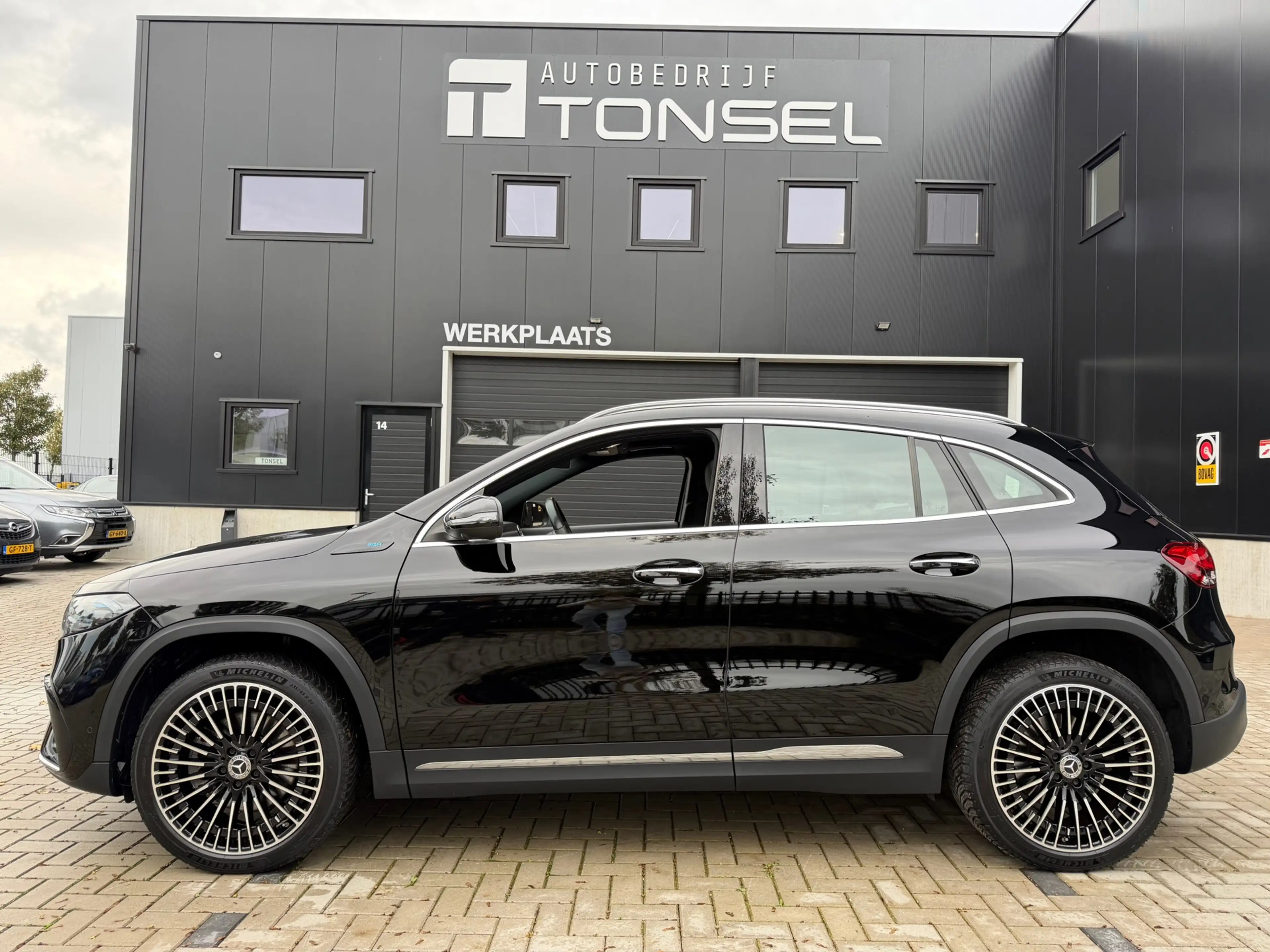 Mercedes-Benz EQA 250 AMG 67 kWh / Pano / Memory / Burmeister / Leer / A — photo 2