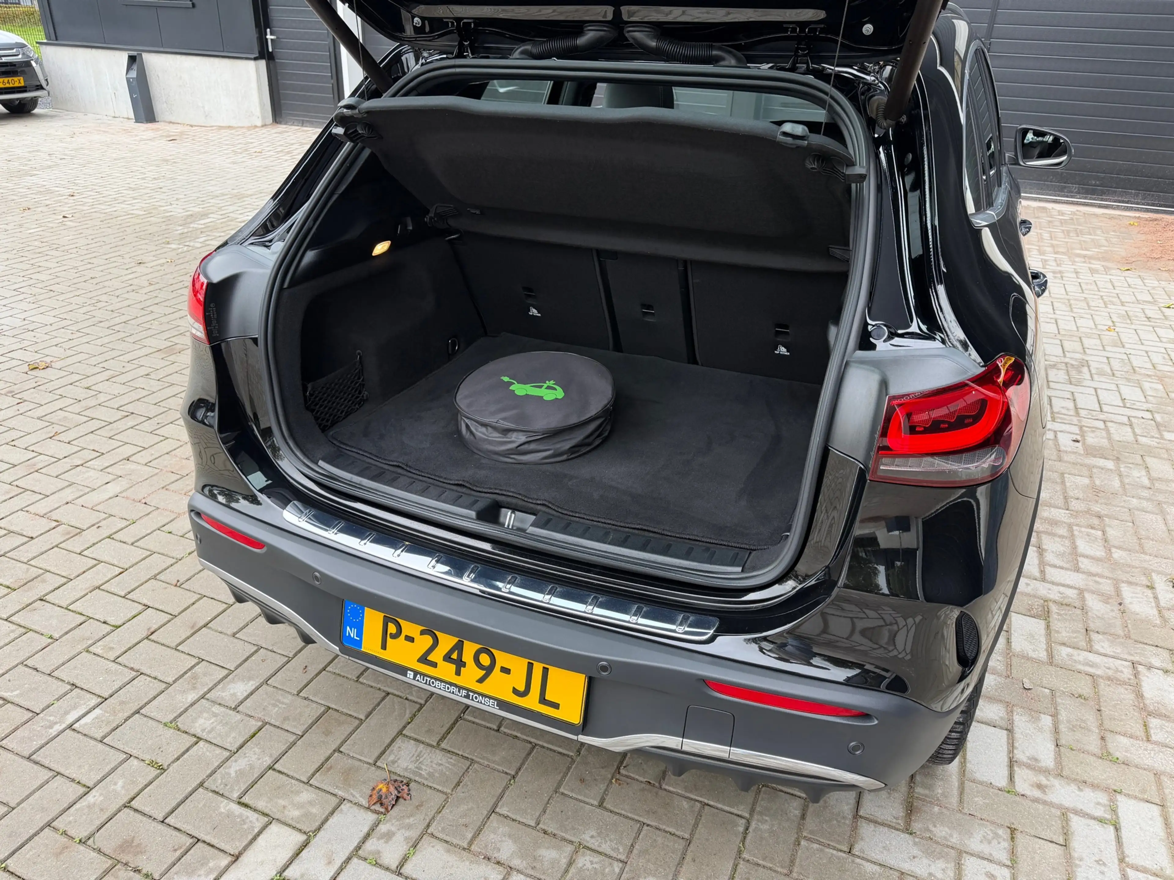 Mercedes-Benz EQA 250 AMG 67 kWh / Pano / Memory / Burmeister / Leer / A — photo 23