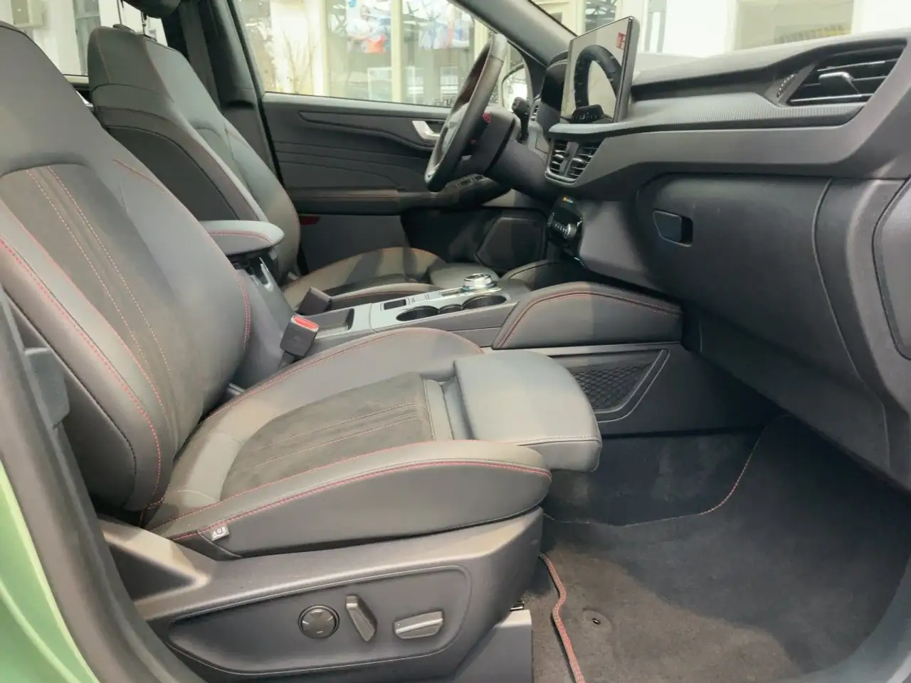 Ford Kuga 2.5 Duratec FHEV ST-Line X ACC+LED+Navi+SD 9