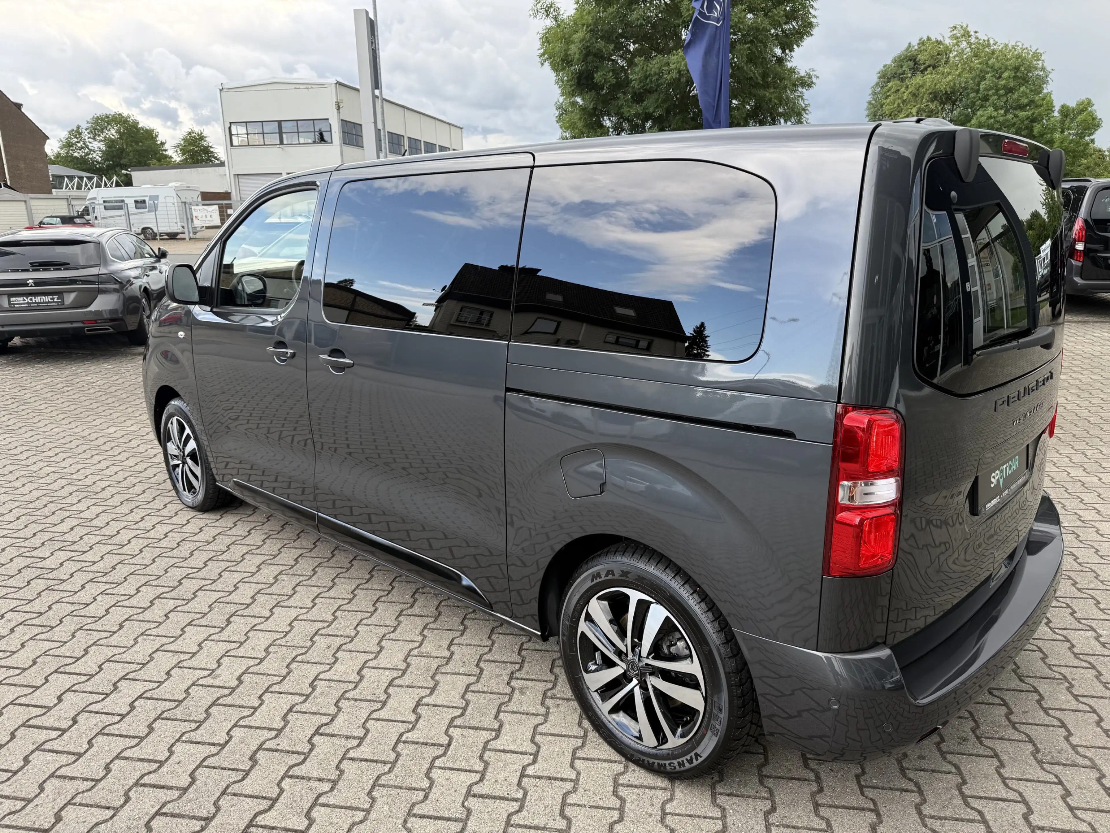 Peugeot Traveller L2 BlueHDI 180, ACC, el. Schiebetüren, AHK, uvm. — photo 7