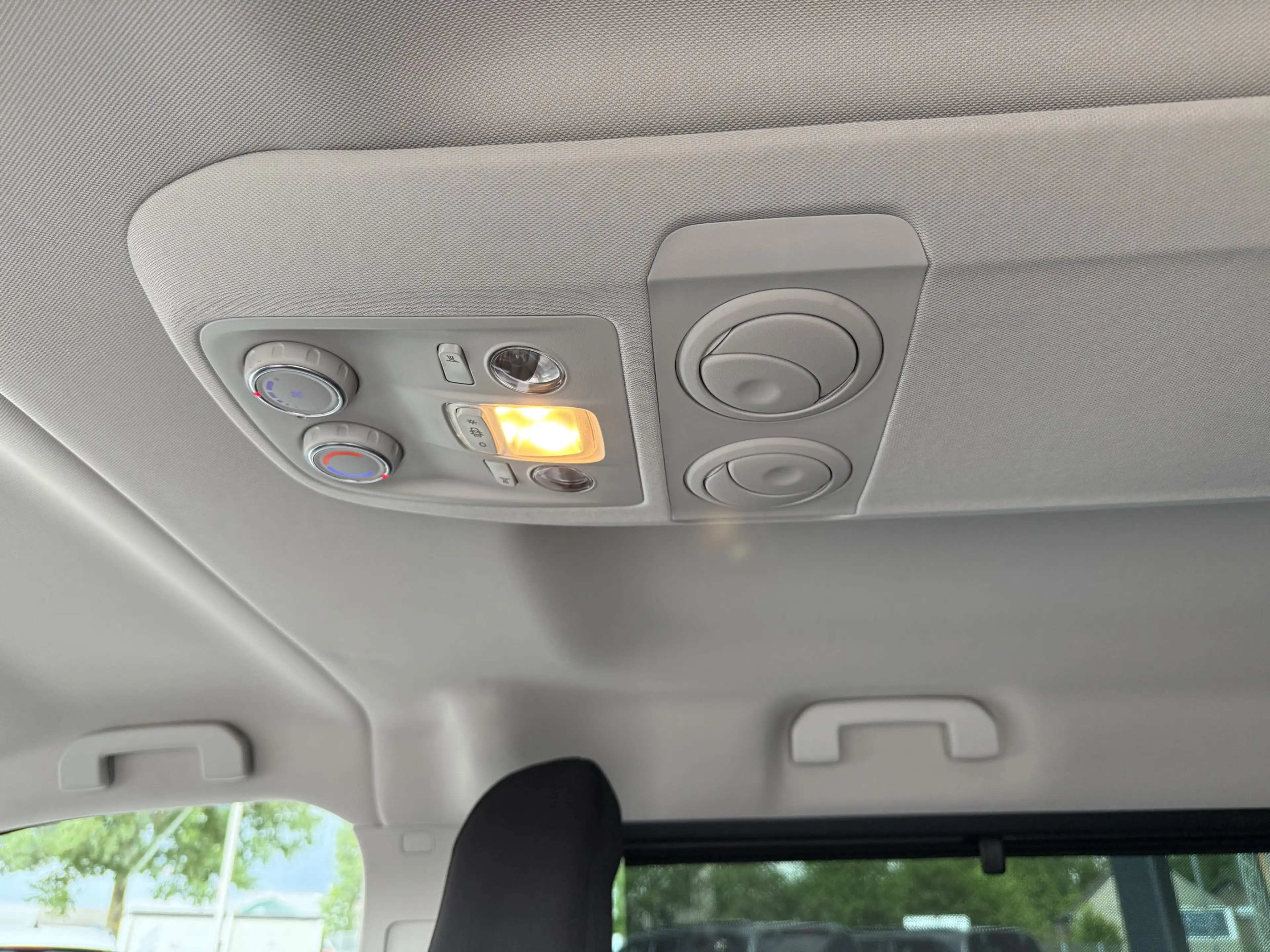 Peugeot Traveller L2 BlueHDI 180, ACC, el. Schiebetüren, AHK, uvm. — photo 15