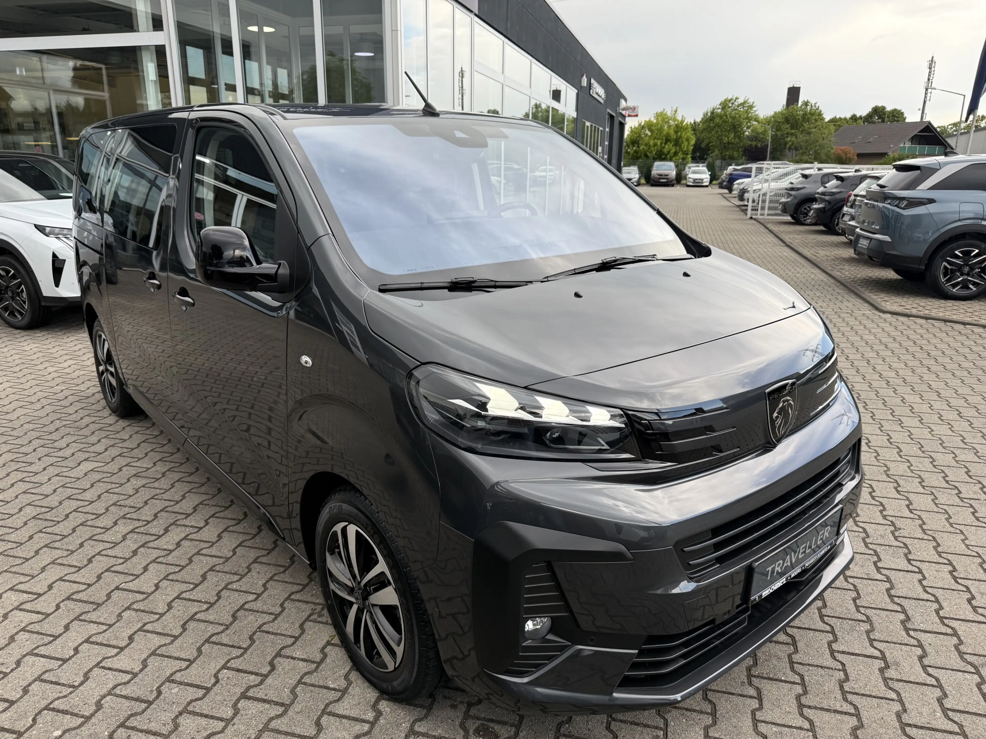 Peugeot Traveller L2 BlueHDI 180, ACC, el. Schiebetüren, AHK, uvm. — photo 4