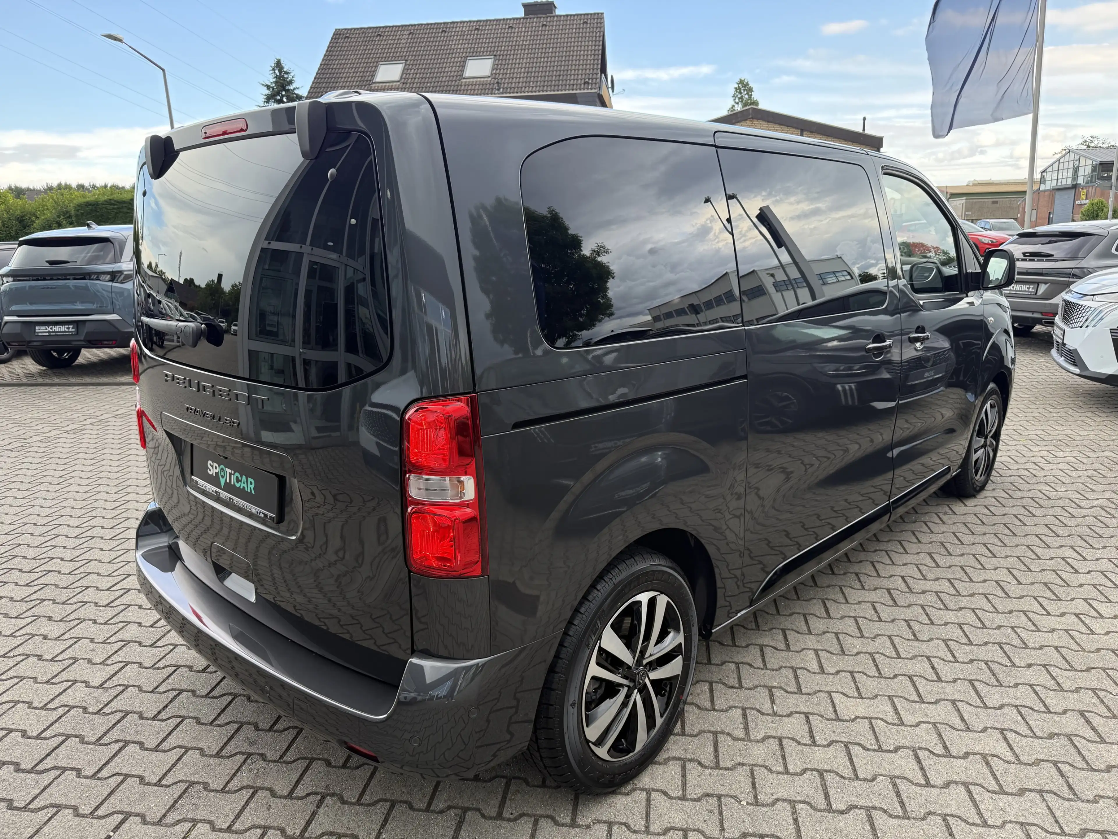 Peugeot Traveller L2 BlueHDI 180, ACC, el. Schiebetüren, AHK, uvm. — photo 5