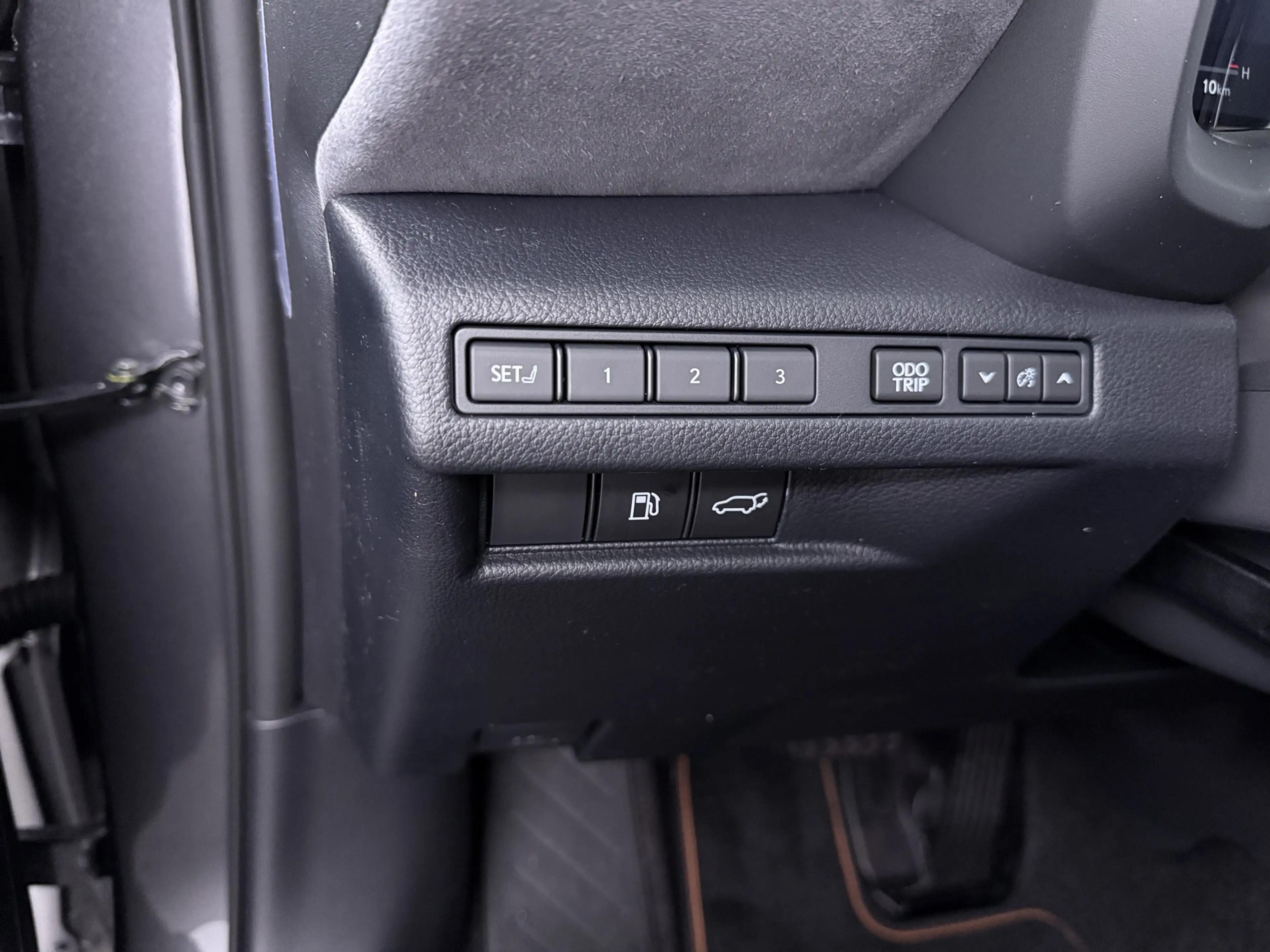 Lexus LBX Cool 2WD | Advanced Pack | Mark Levinson Audio | — photo 11