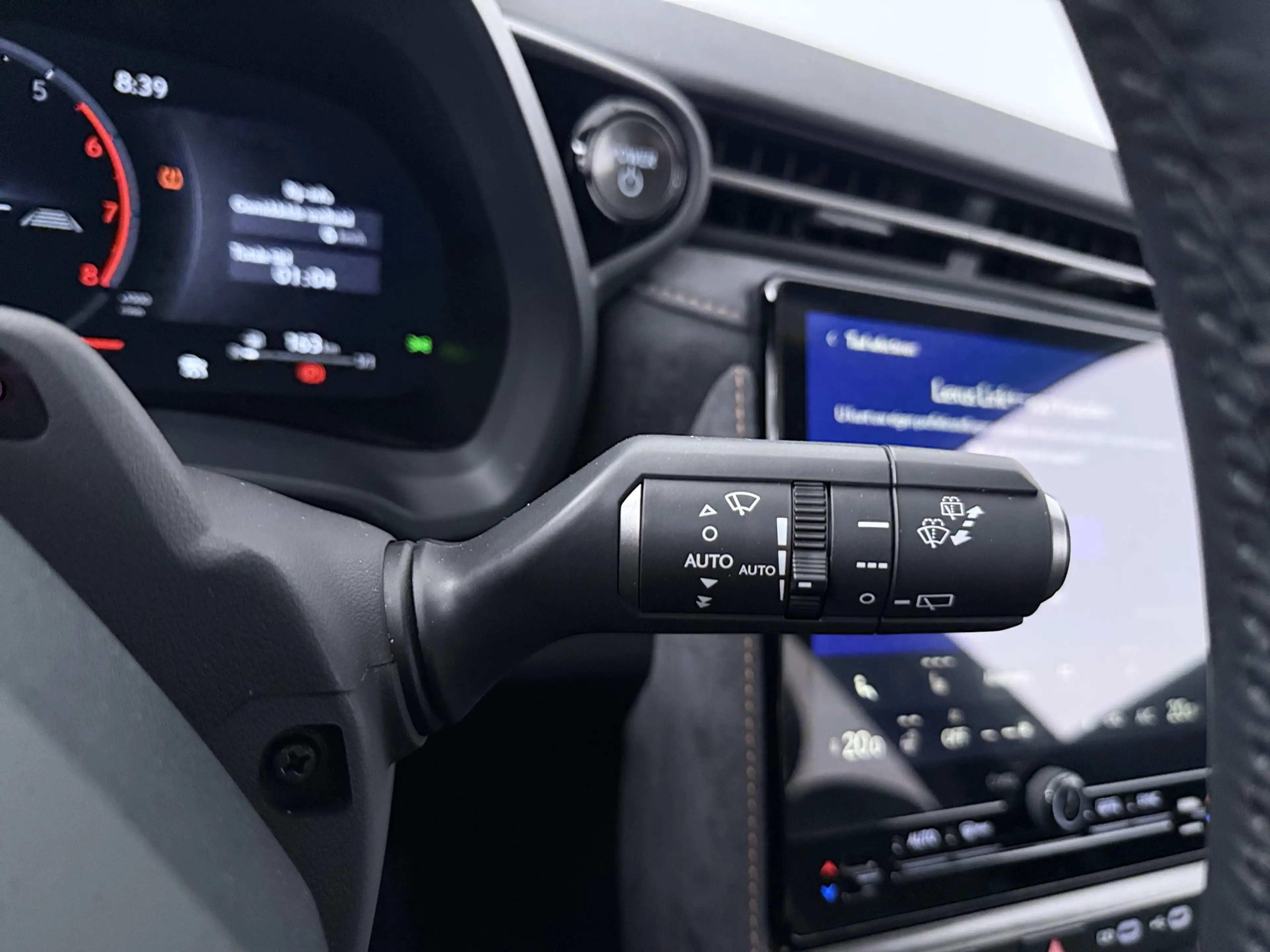Lexus LBX Cool 2WD | Advanced Pack | Mark Levinson Audio | — photo 3