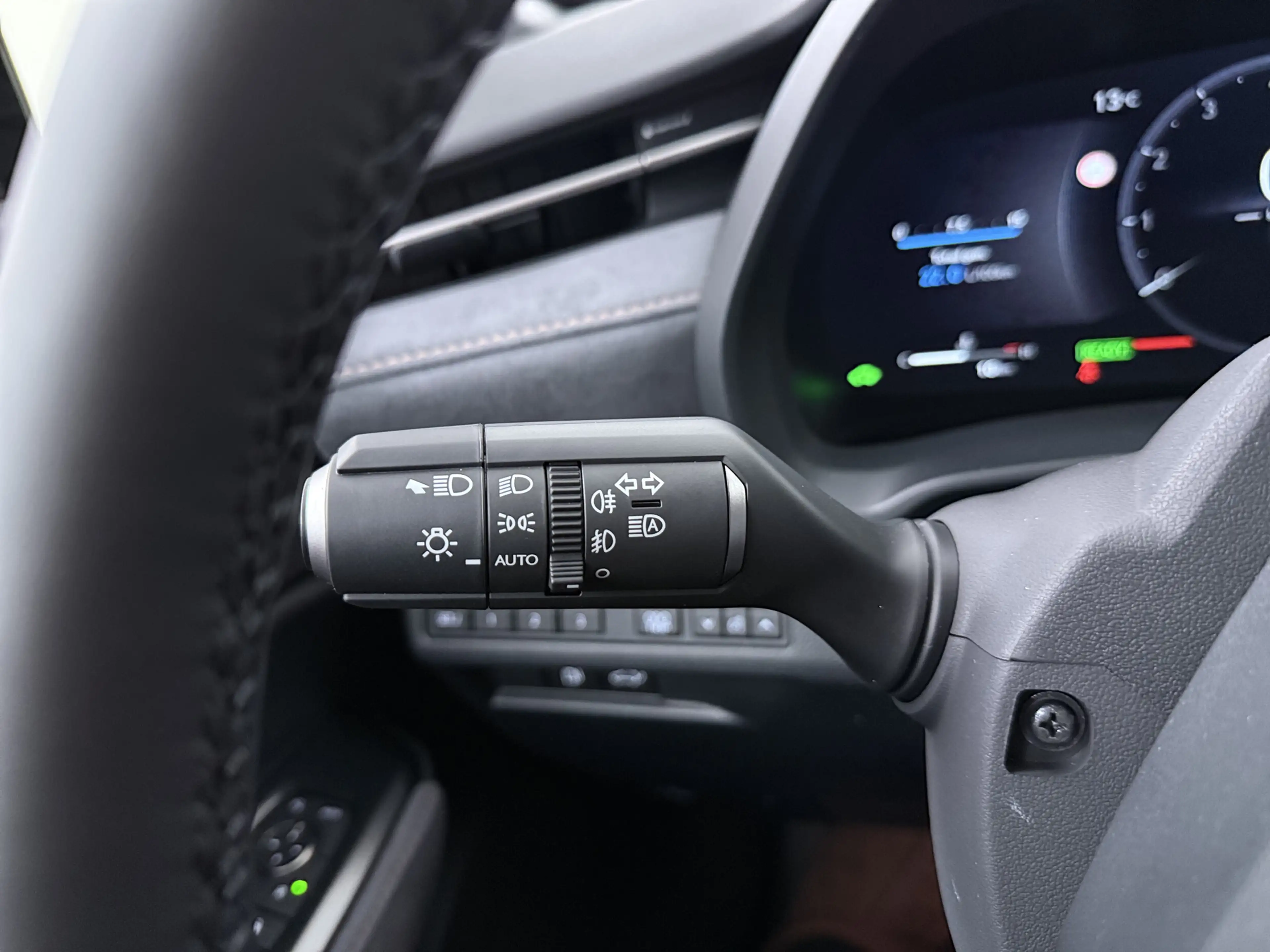 Lexus LBX Cool 2WD | Advanced Pack | Mark Levinson Audio | — photo 2