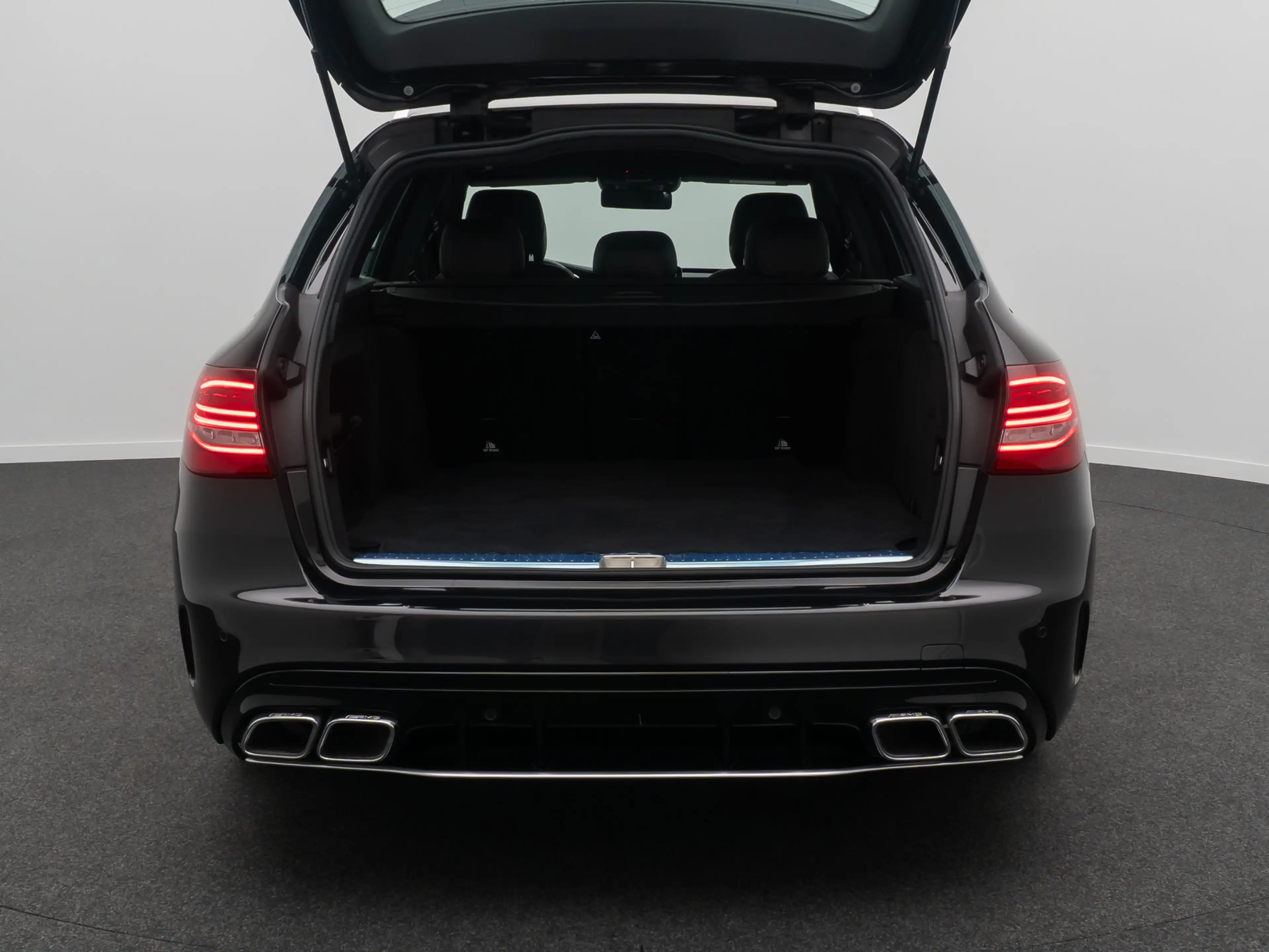 Mercedes-Benz C 63 AMG Panorama DAB Burmester Komfort Voll — photo 13