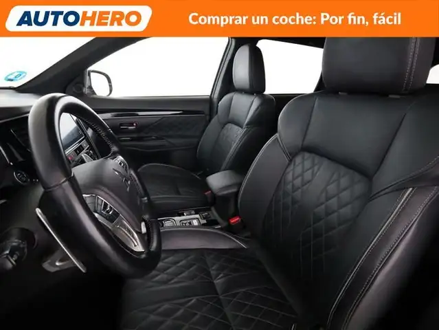 Mitsubishi Outlander view 11
