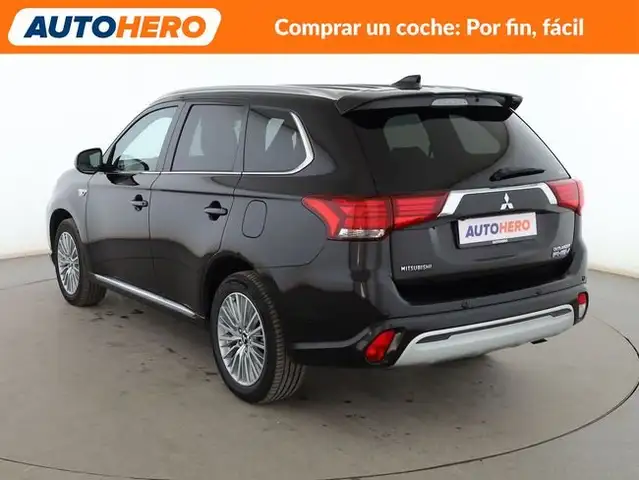 Mitsubishi Outlander view 4